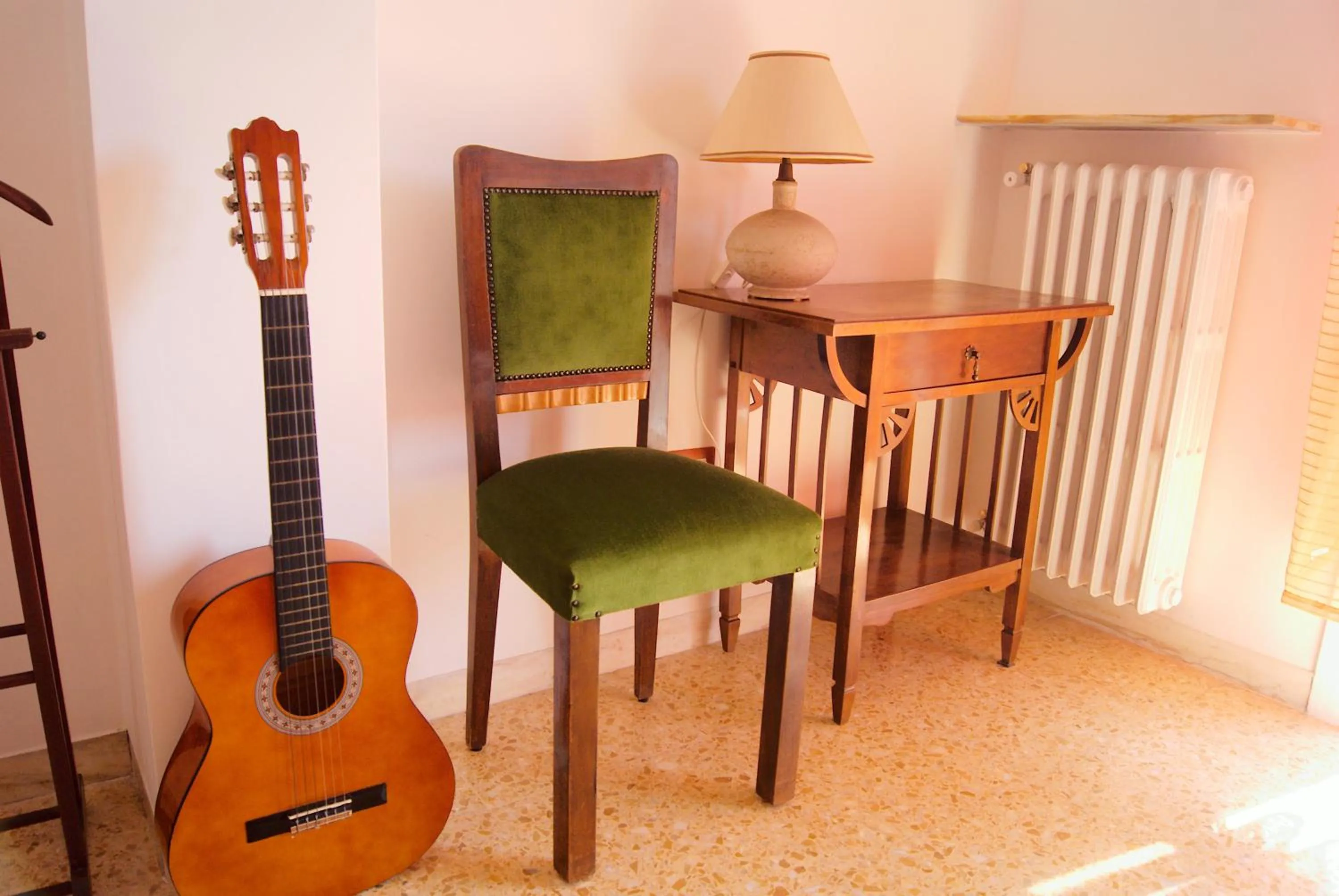 Decorative detail in B&B Bibliotechina