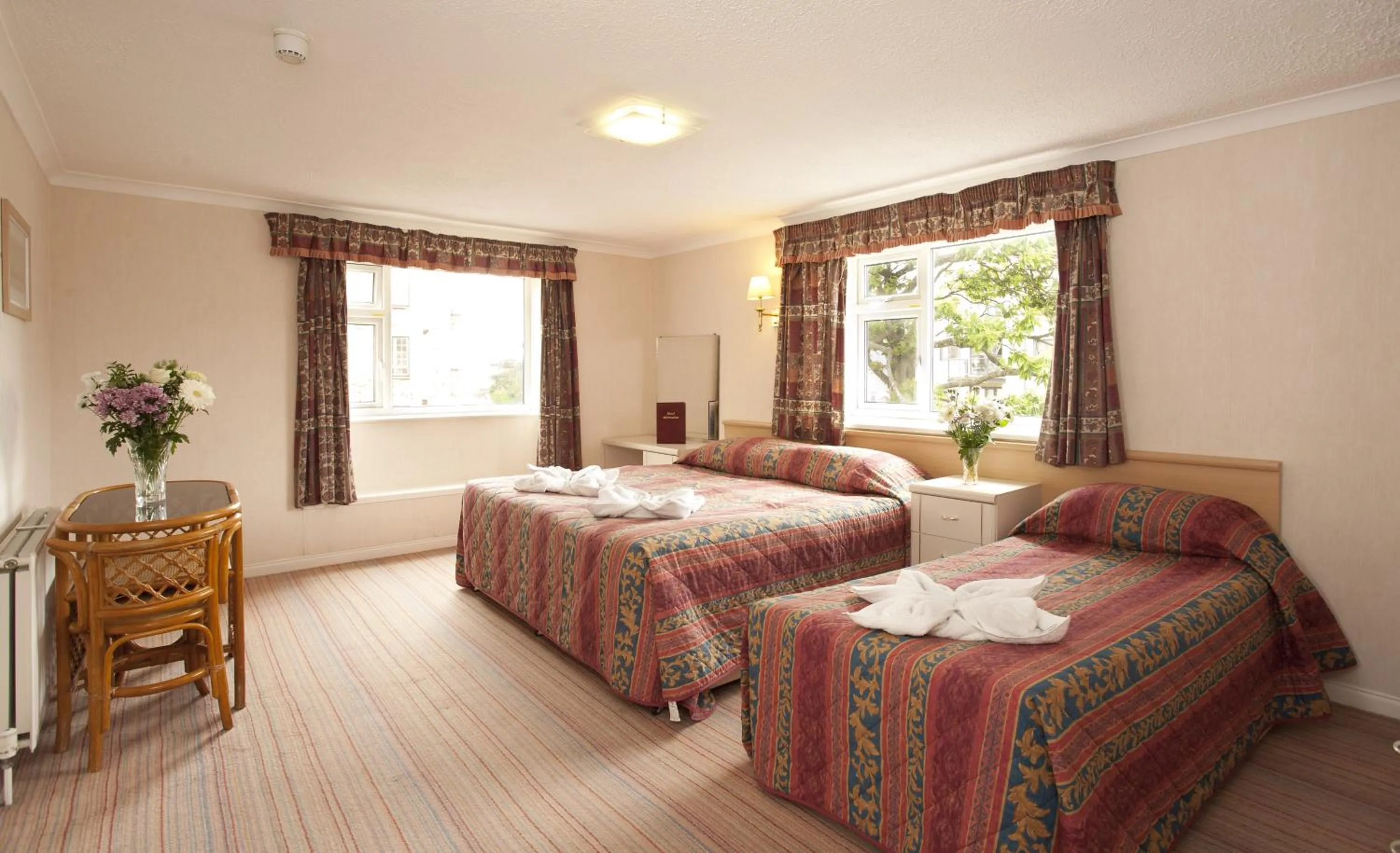 Photo of the whole room, Bed in Denewood Hotel