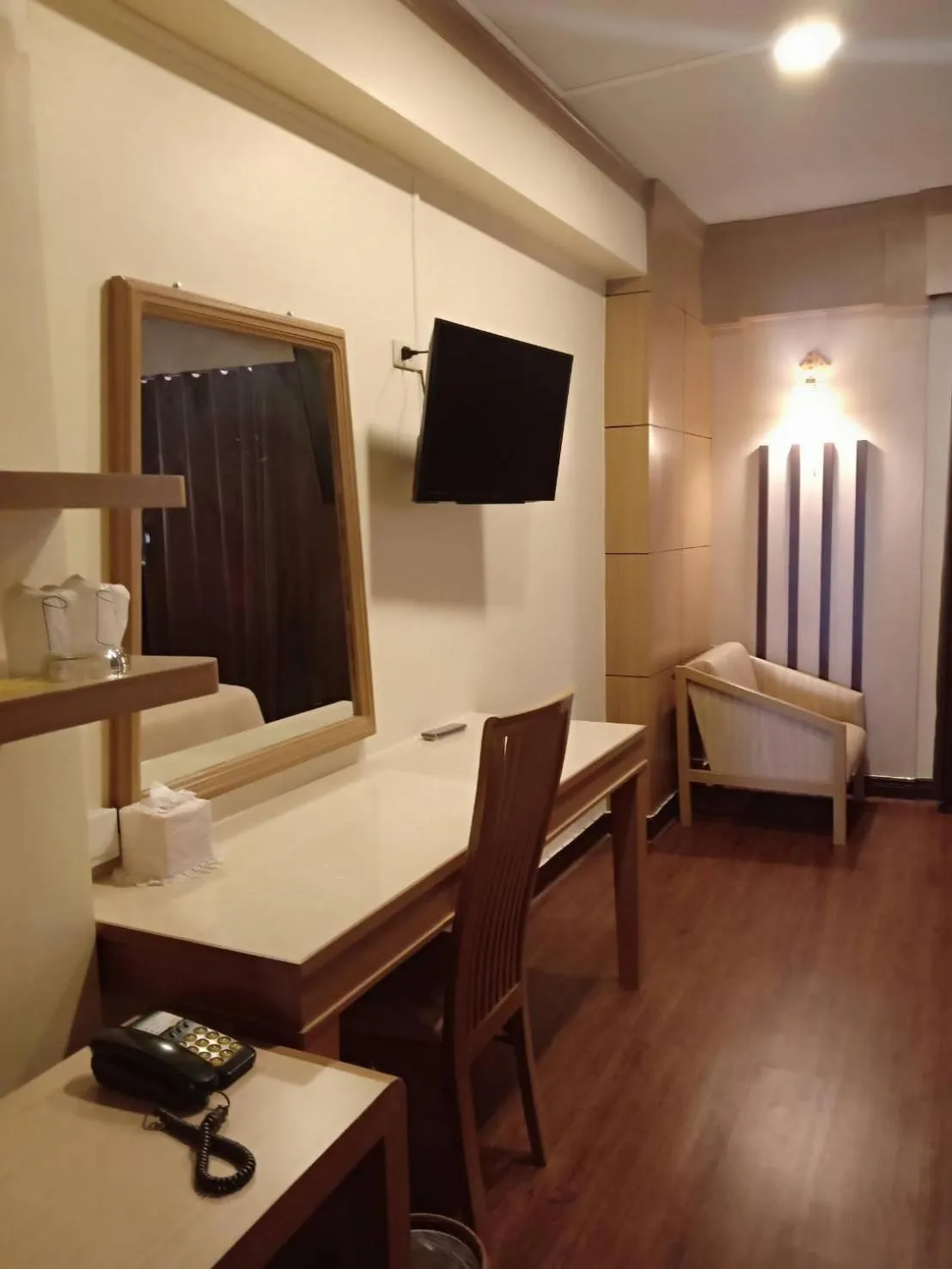 Photo of the whole room, Bed in Nan Chao Hotel