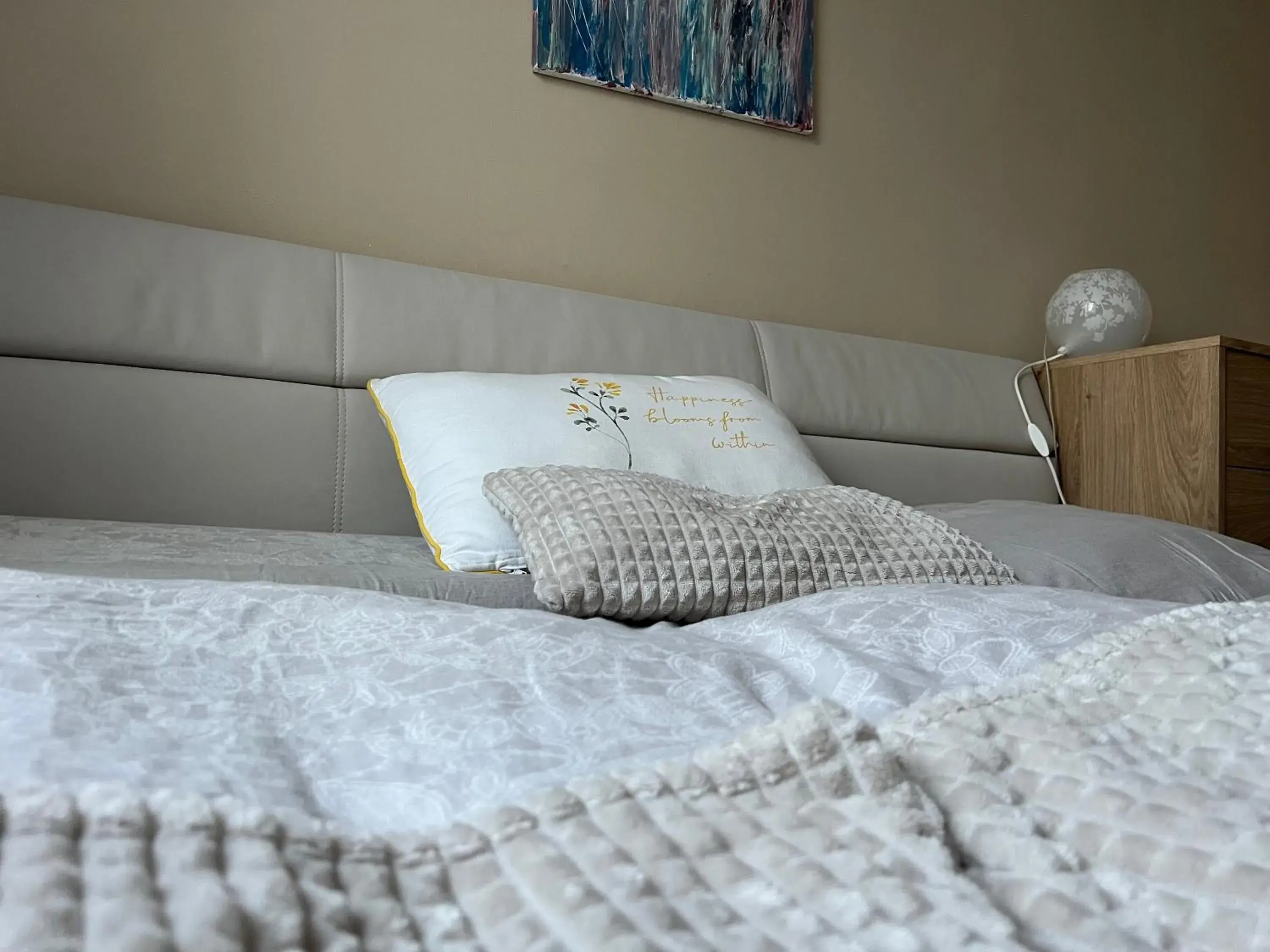 COZY apartment in GREAT location COZY apartment in GREAT location