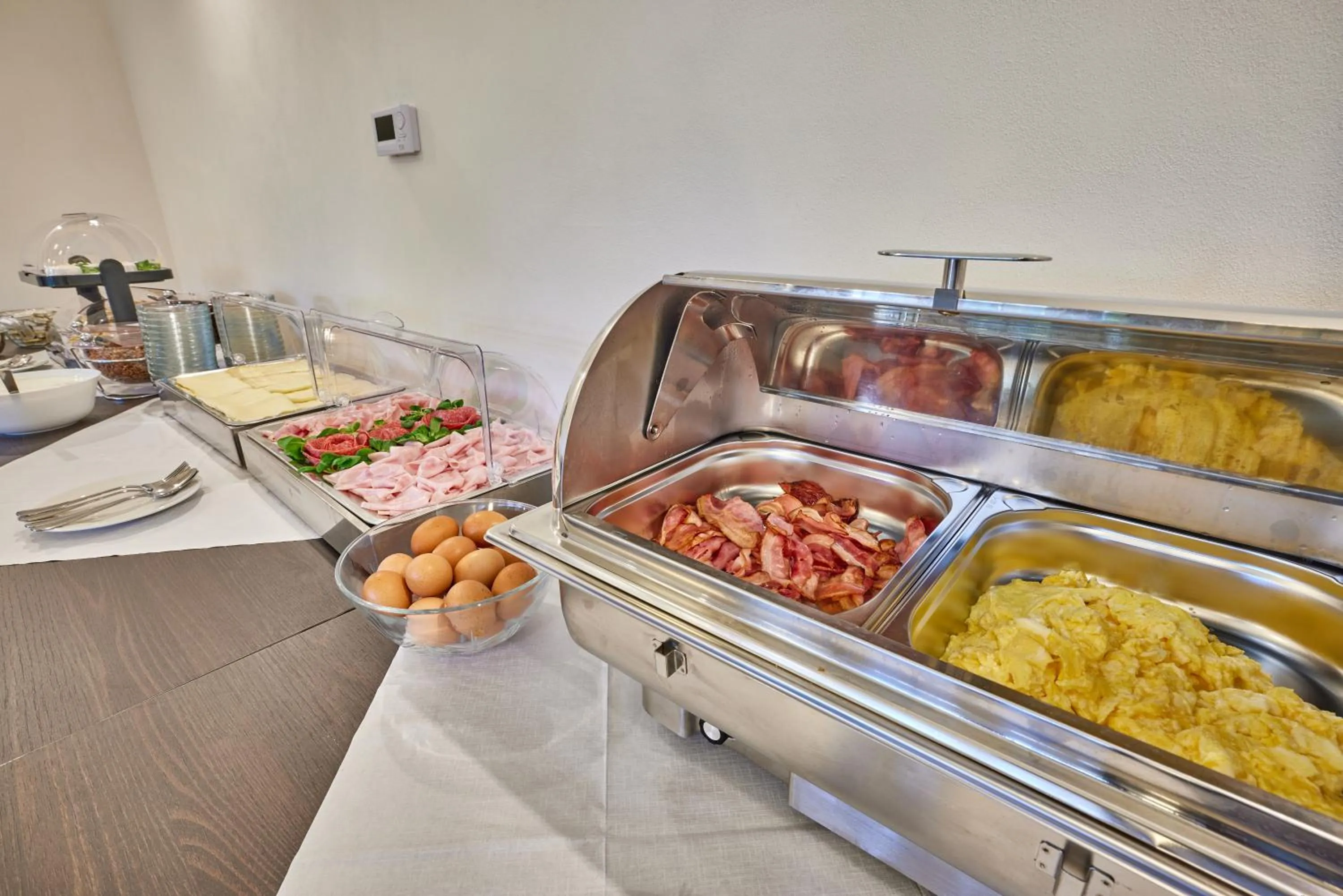 Buffet breakfast in Hotel Auri