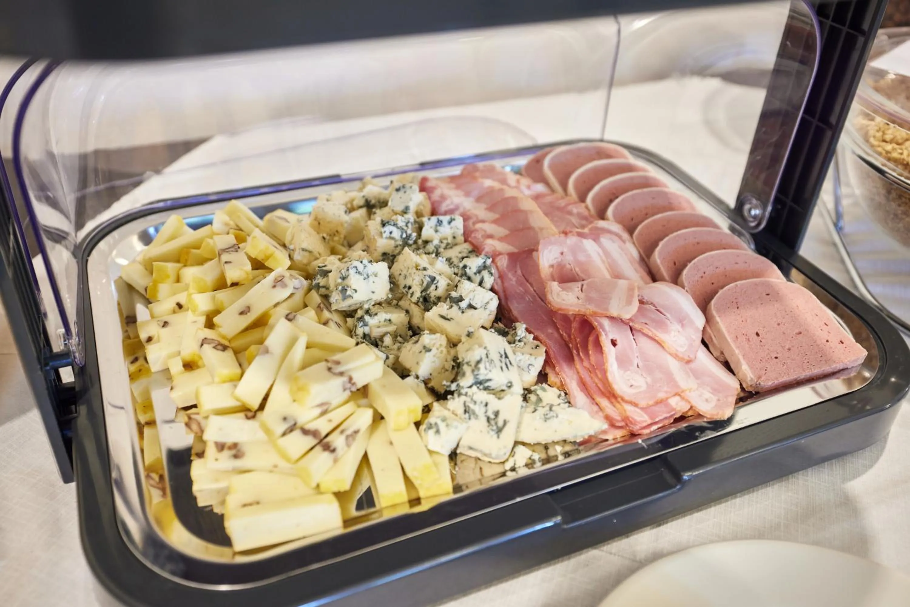 Buffet breakfast in Hotel Auri