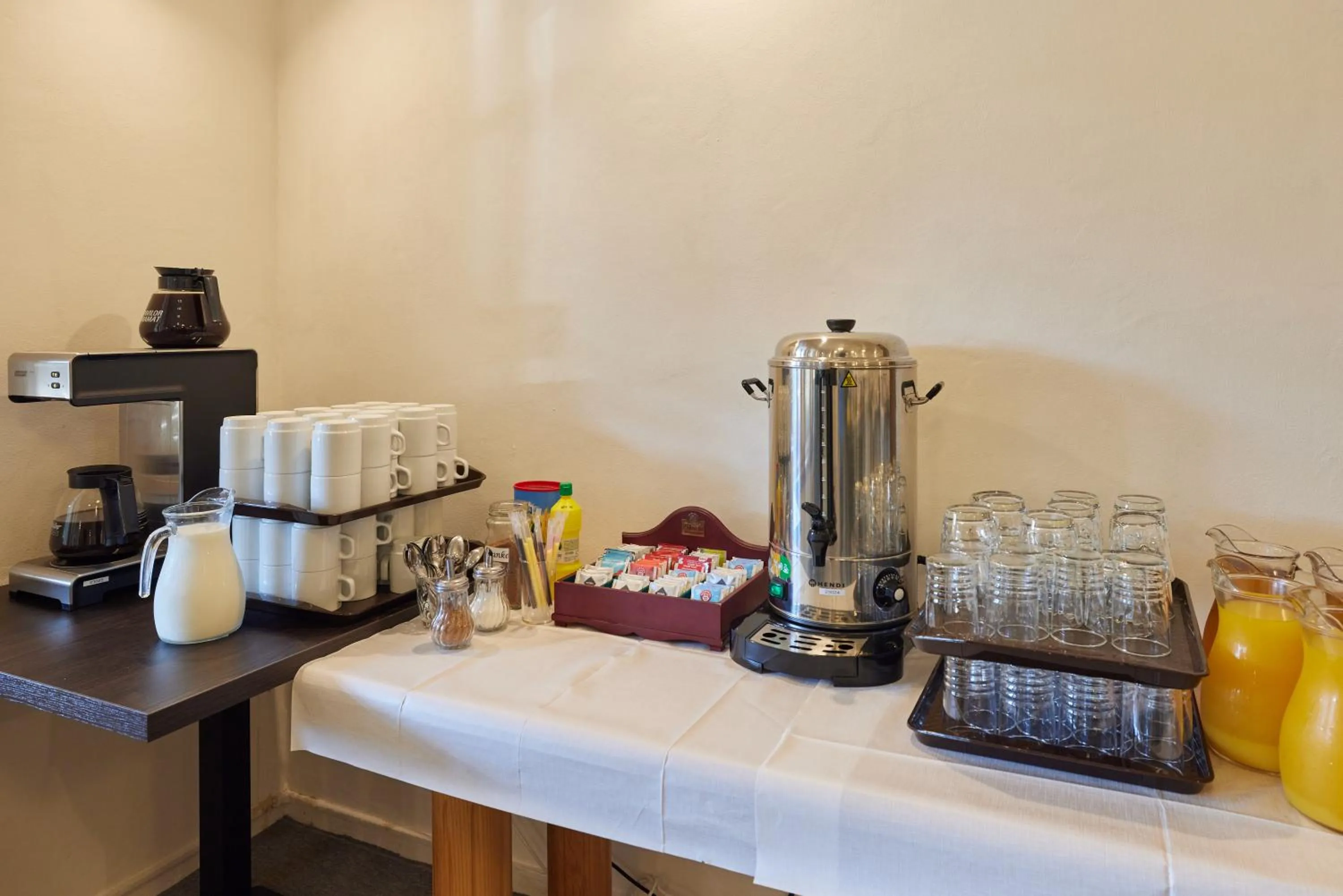 Coffee/tea facilities in Hotel Auri