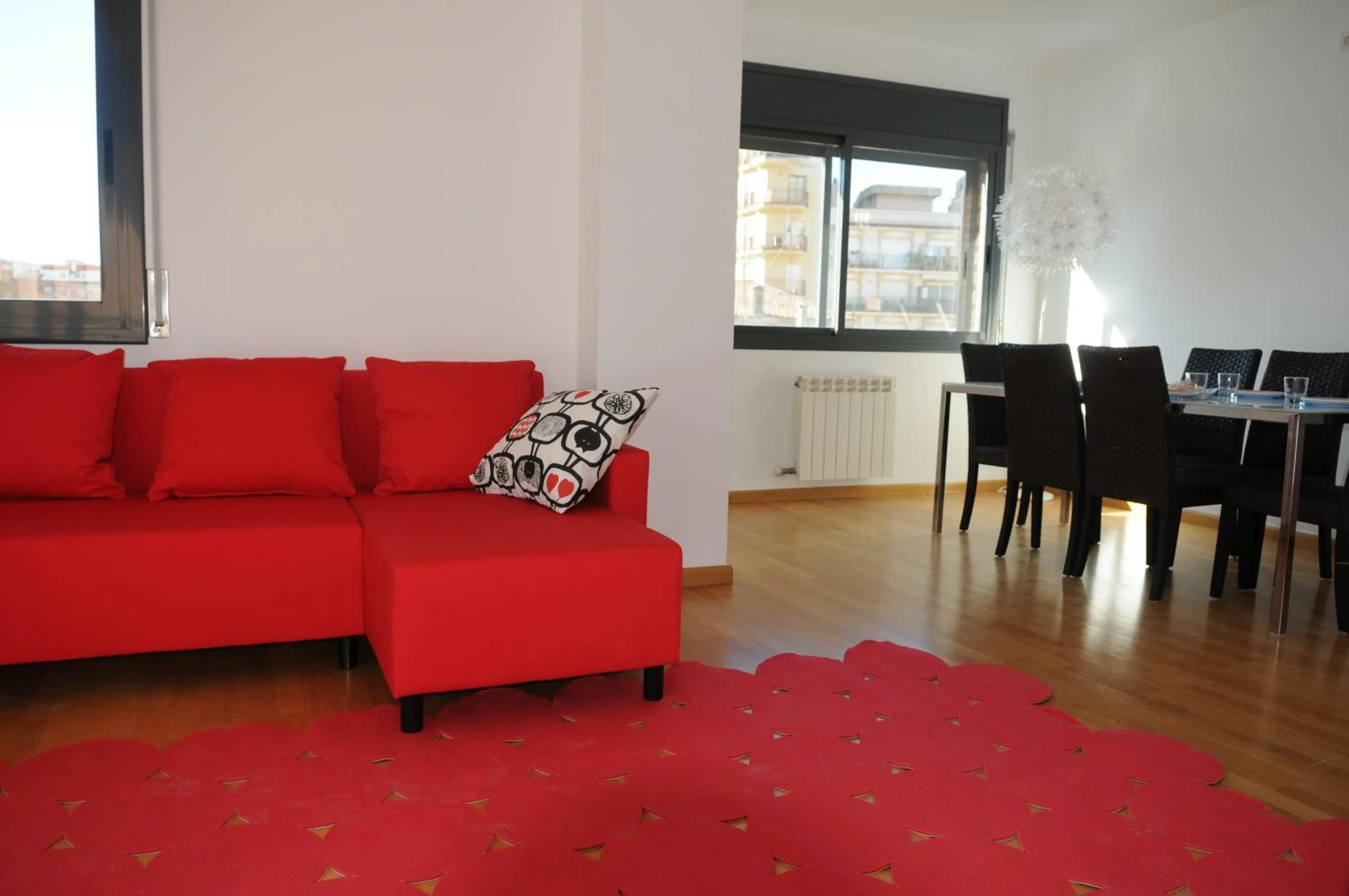 Dining area in New & Sunny Apartment