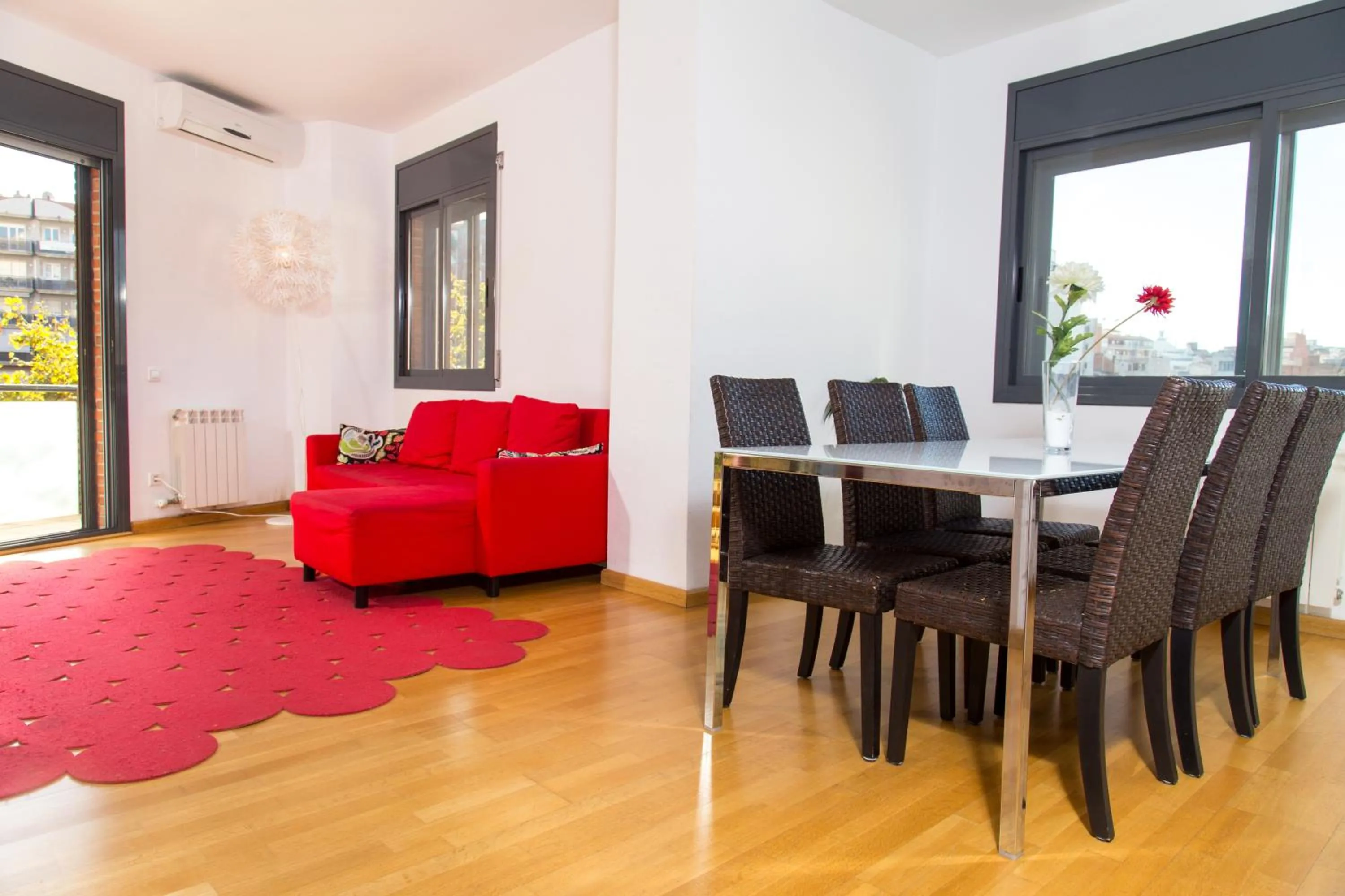 Dining area in New & Sunny Apartment