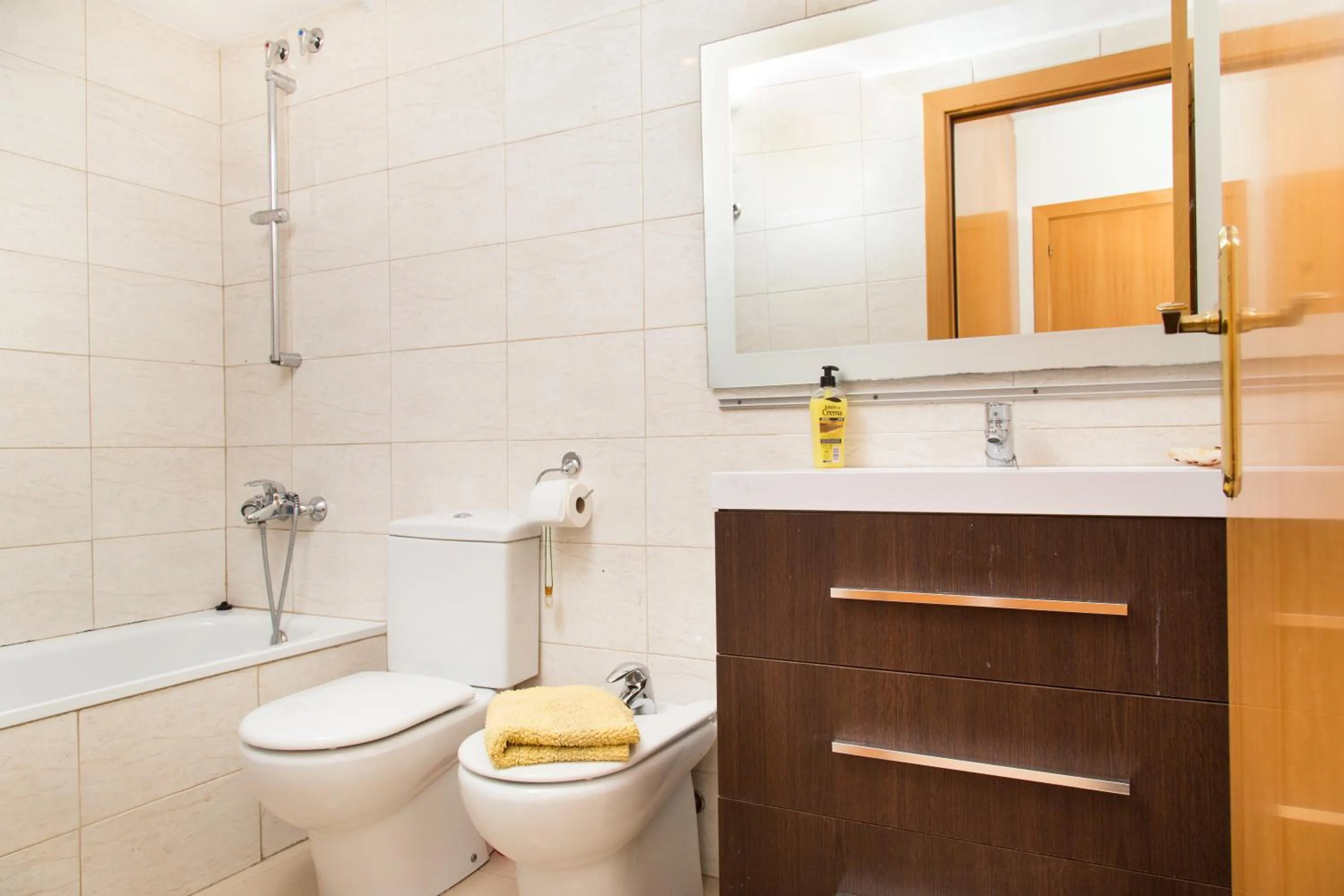 Bathroom in New & Sunny Apartment