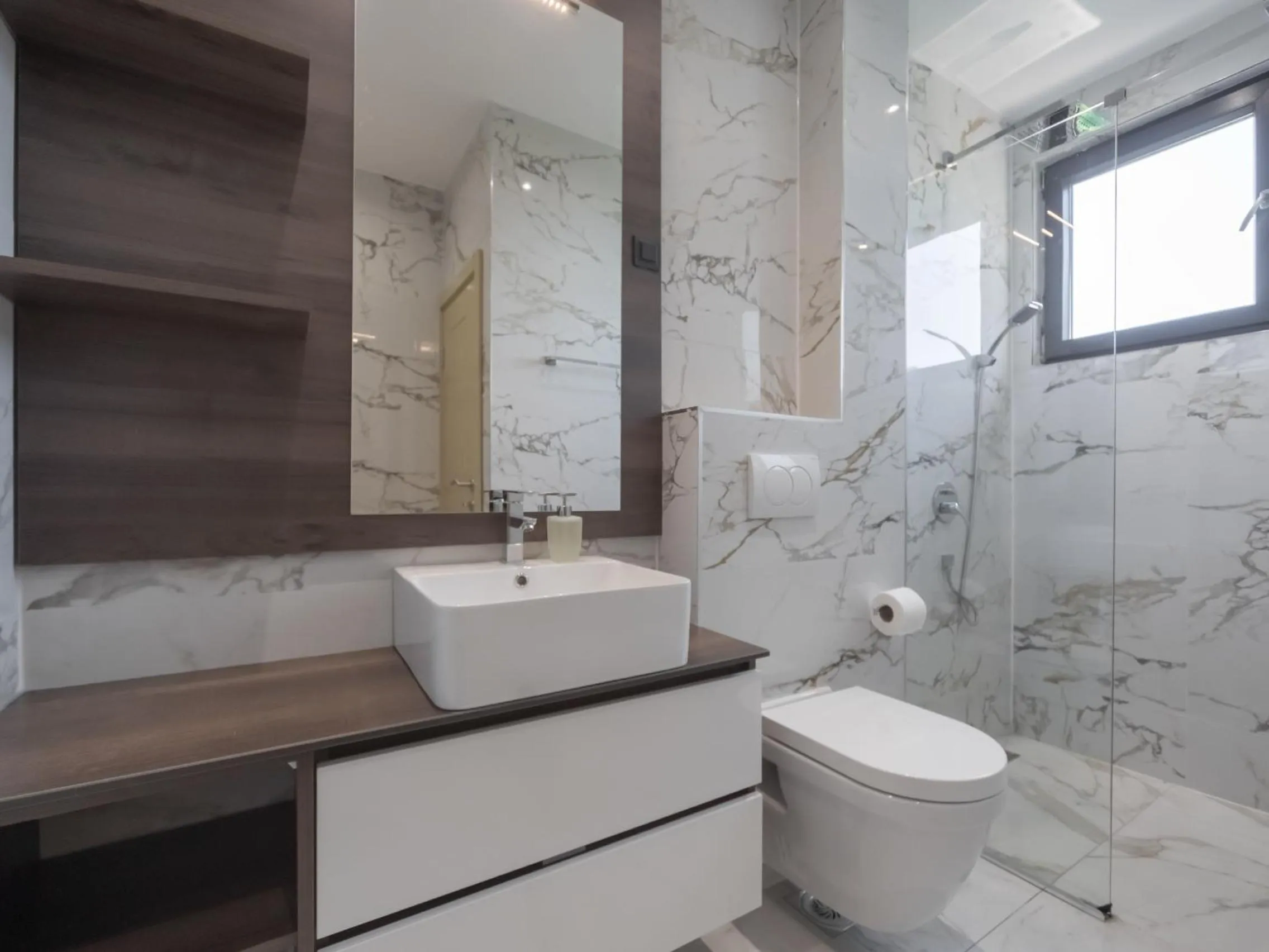 Shower in Hotel Diman