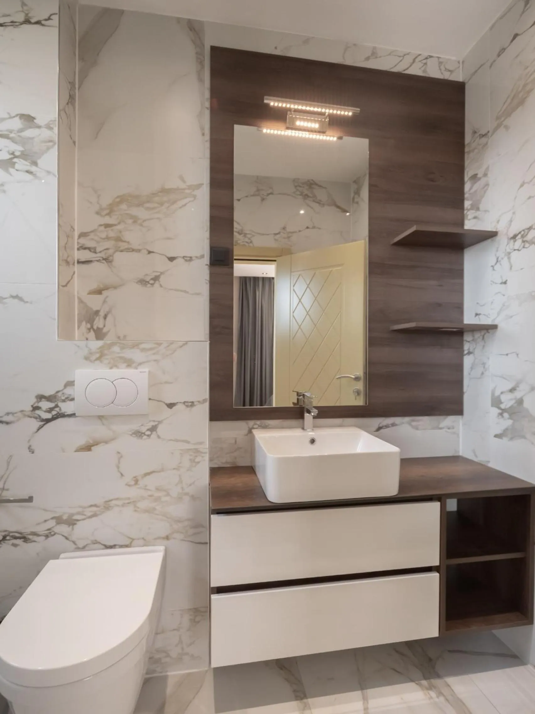 Shower in Hotel Diman