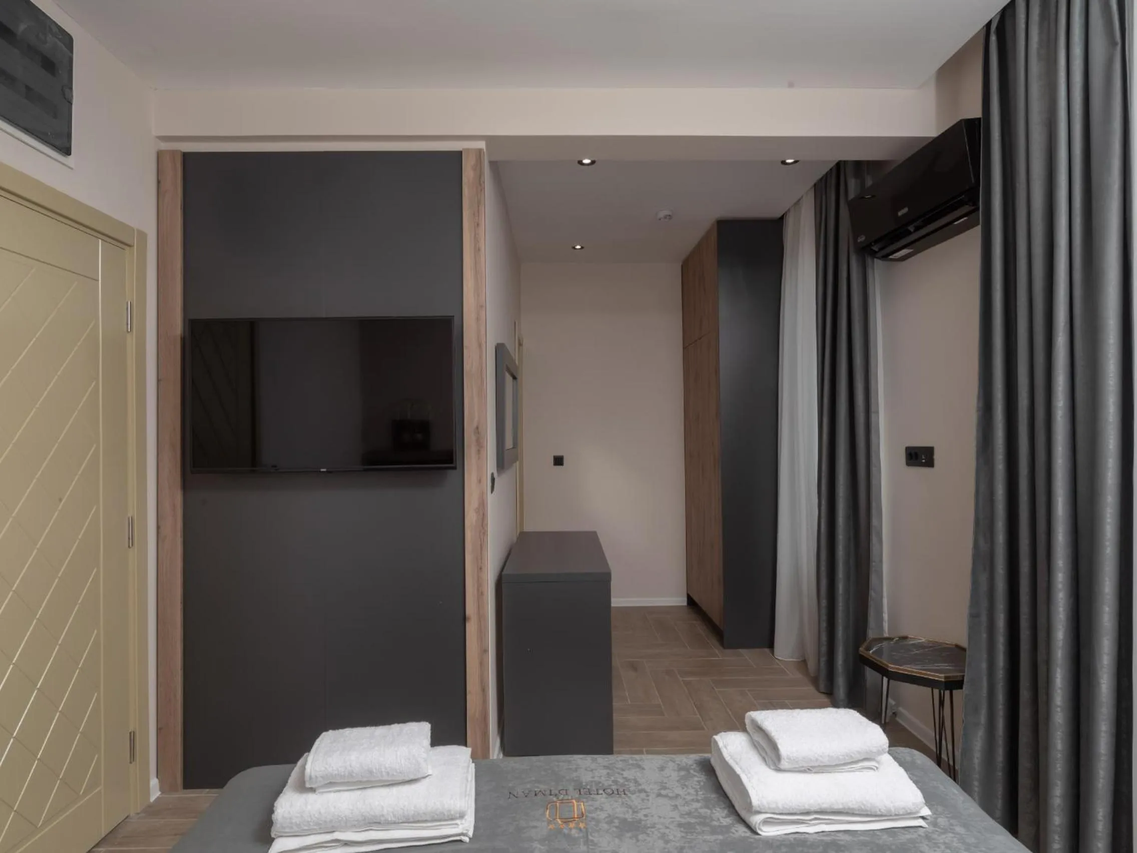 TV and multimedia, Bed in Hotel Diman