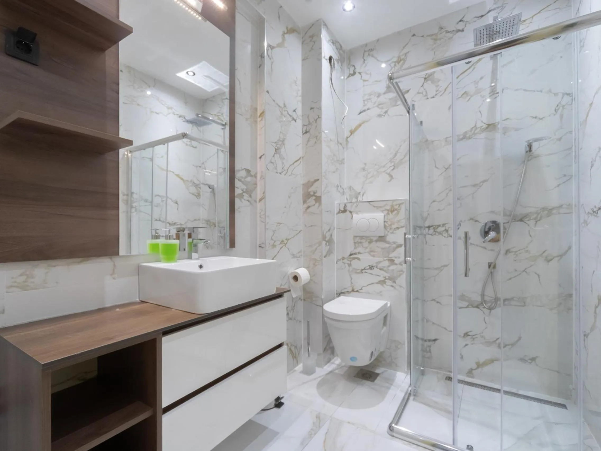 Shower in Hotel Diman