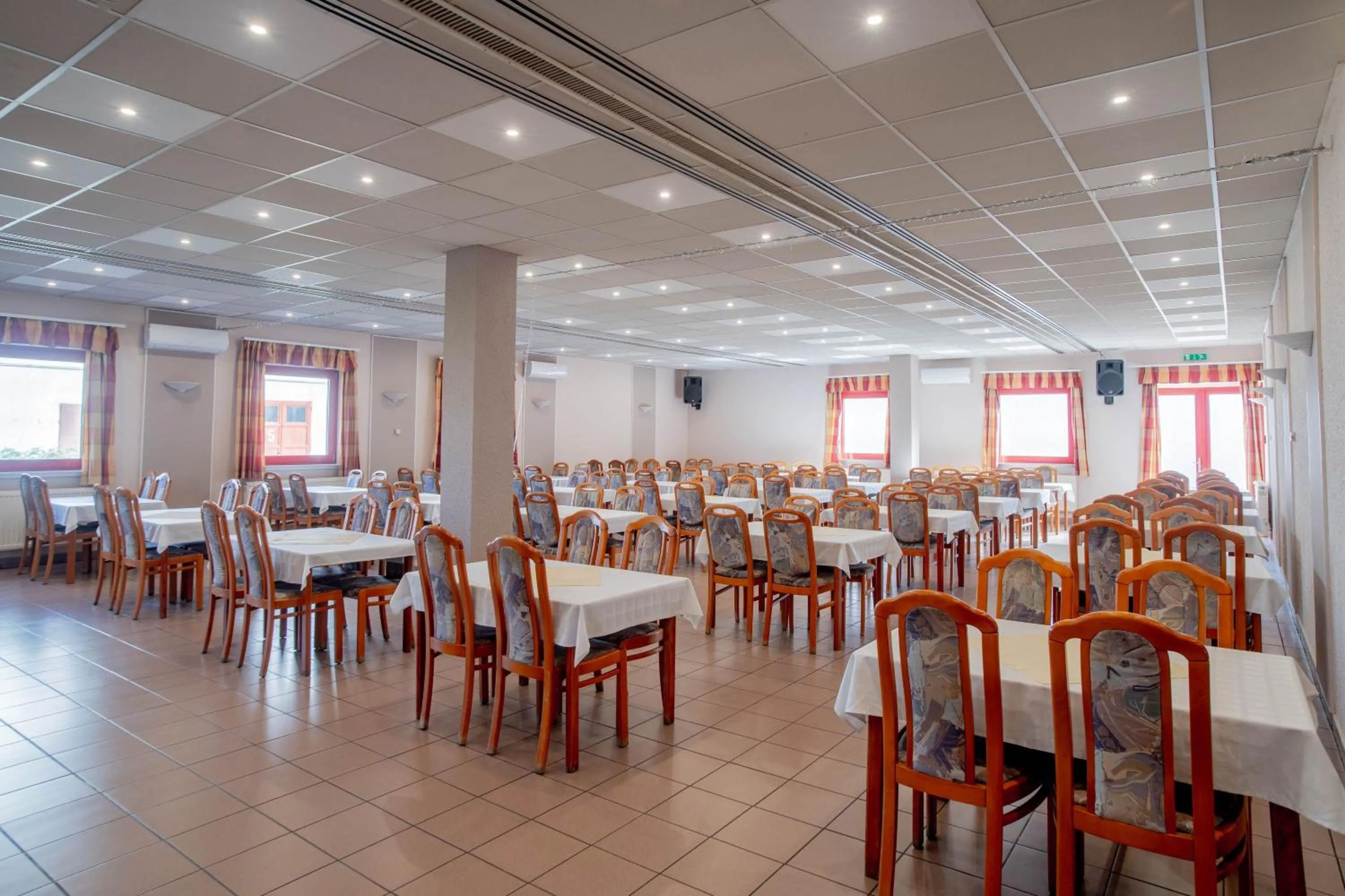 Restaurant/Places to Eat in Homoky Hotels Bestline Hotel