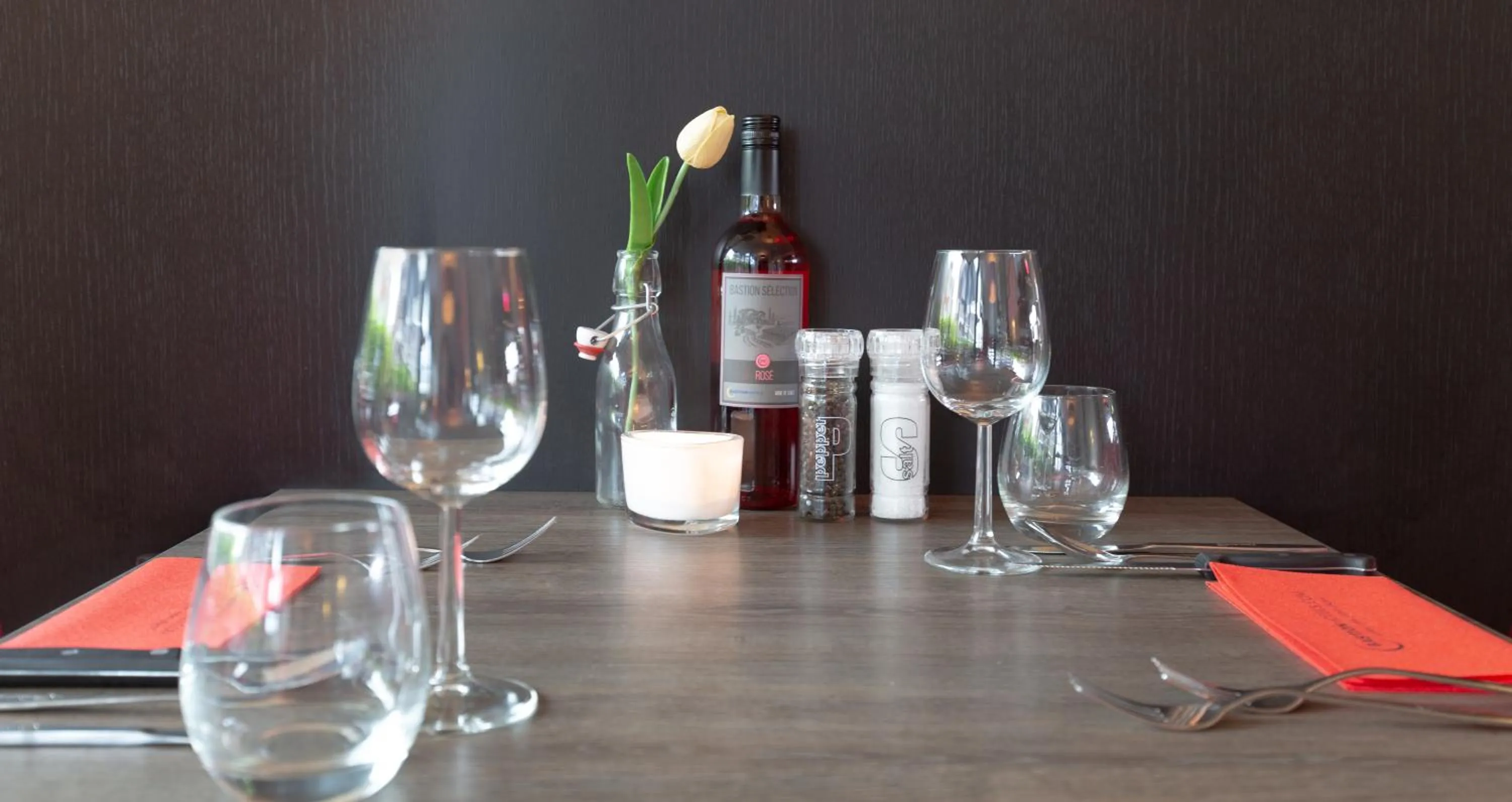 Restaurant/places to eat in Bastion Hotel Leiden Voorschoten