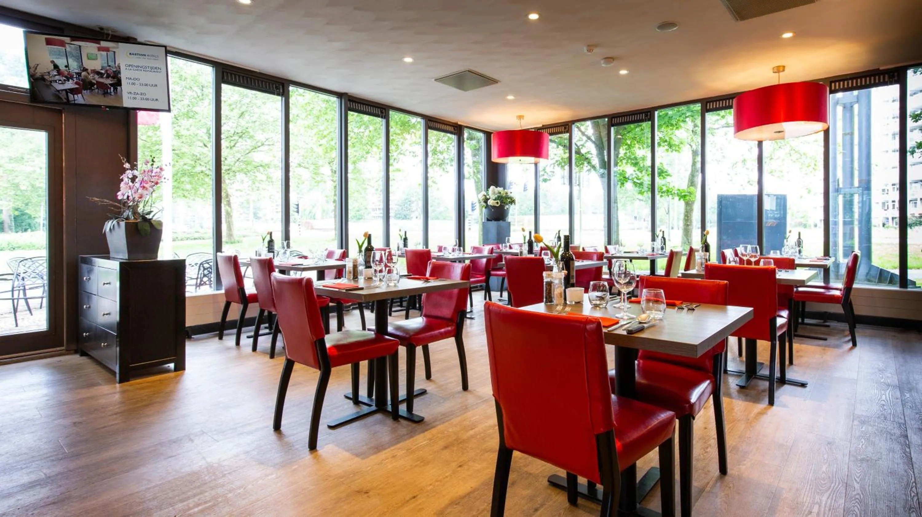 Restaurant/places to eat in Bastion Hotel Leiden Voorschoten