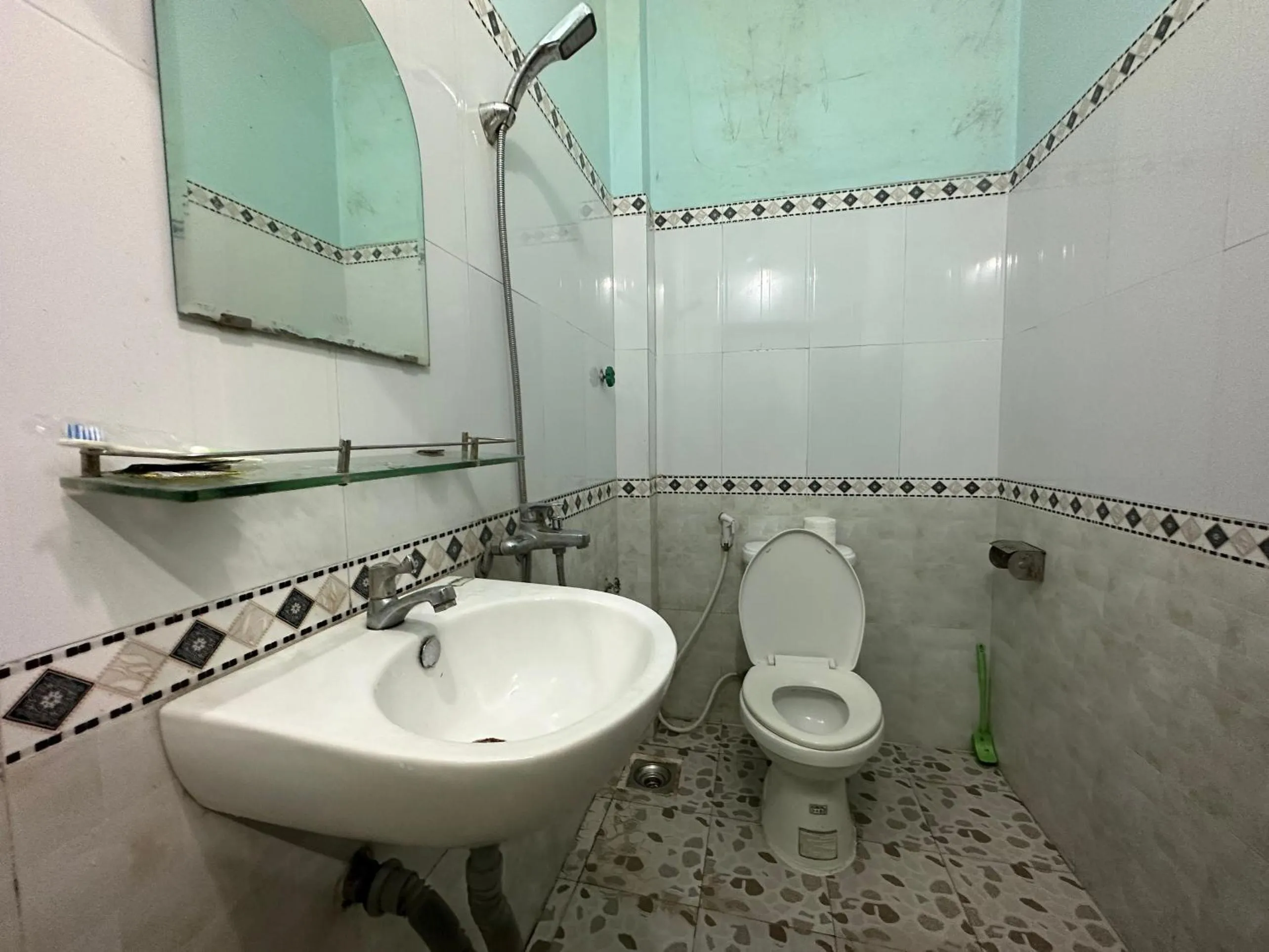 Bathroom in SPOT ON 1186 Nha Nghi Huong Mai