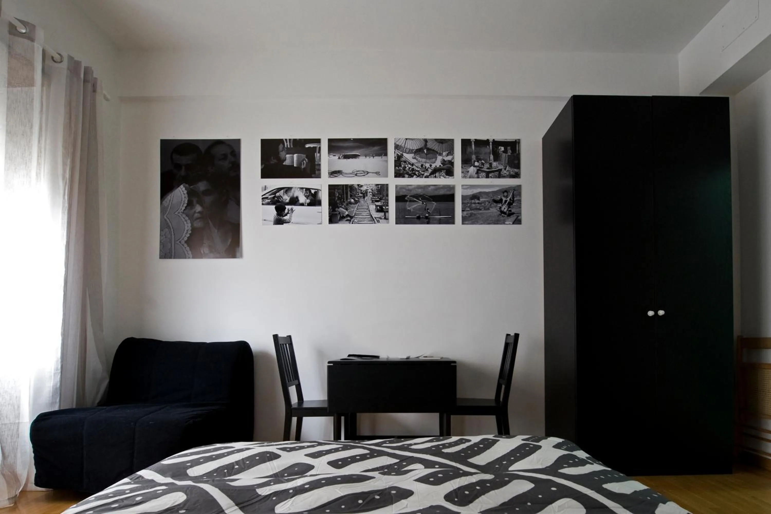 Bed in The Photos Room B&B