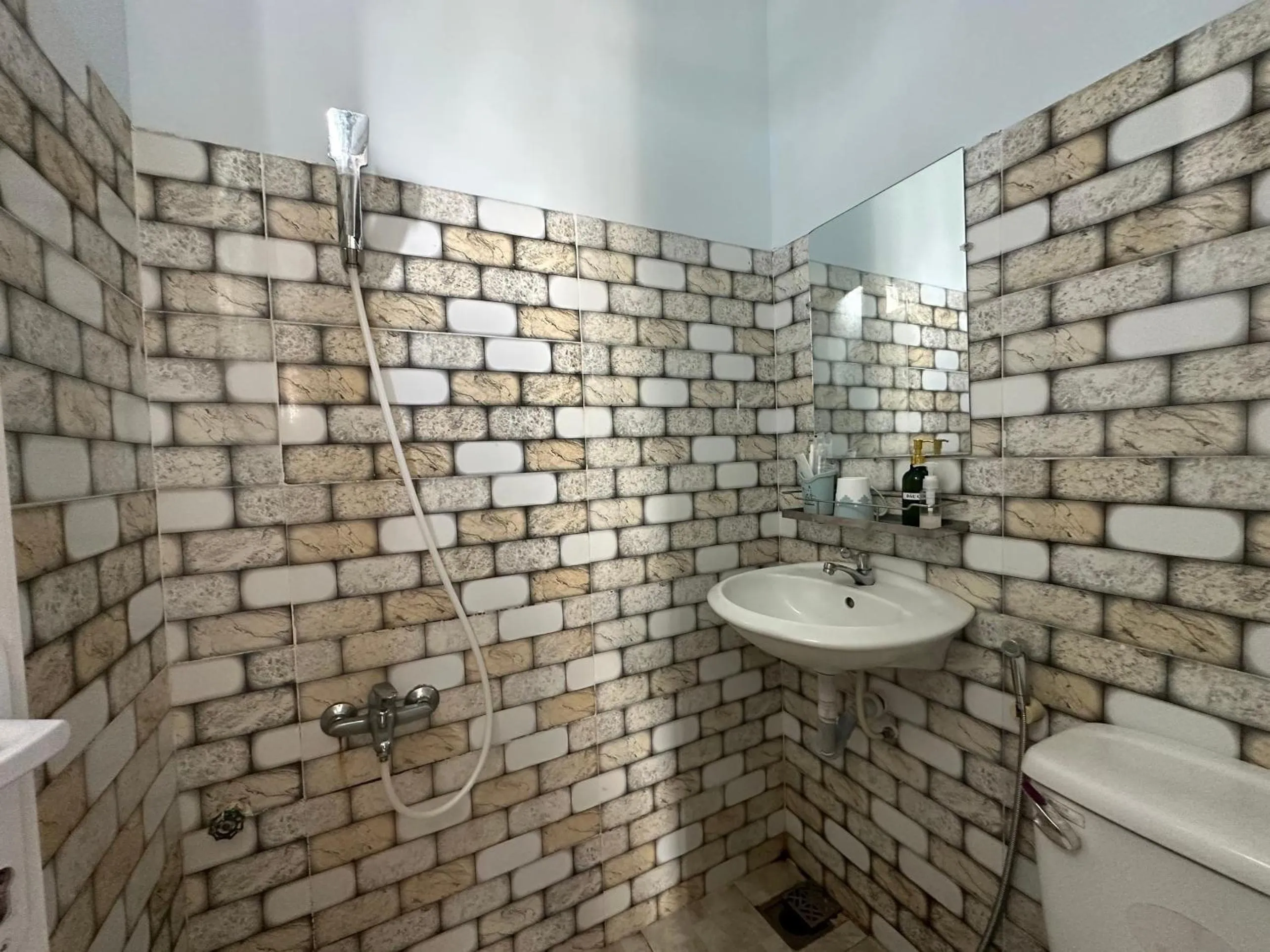 Bathroom in OYO 1187 Suoi Da Motel