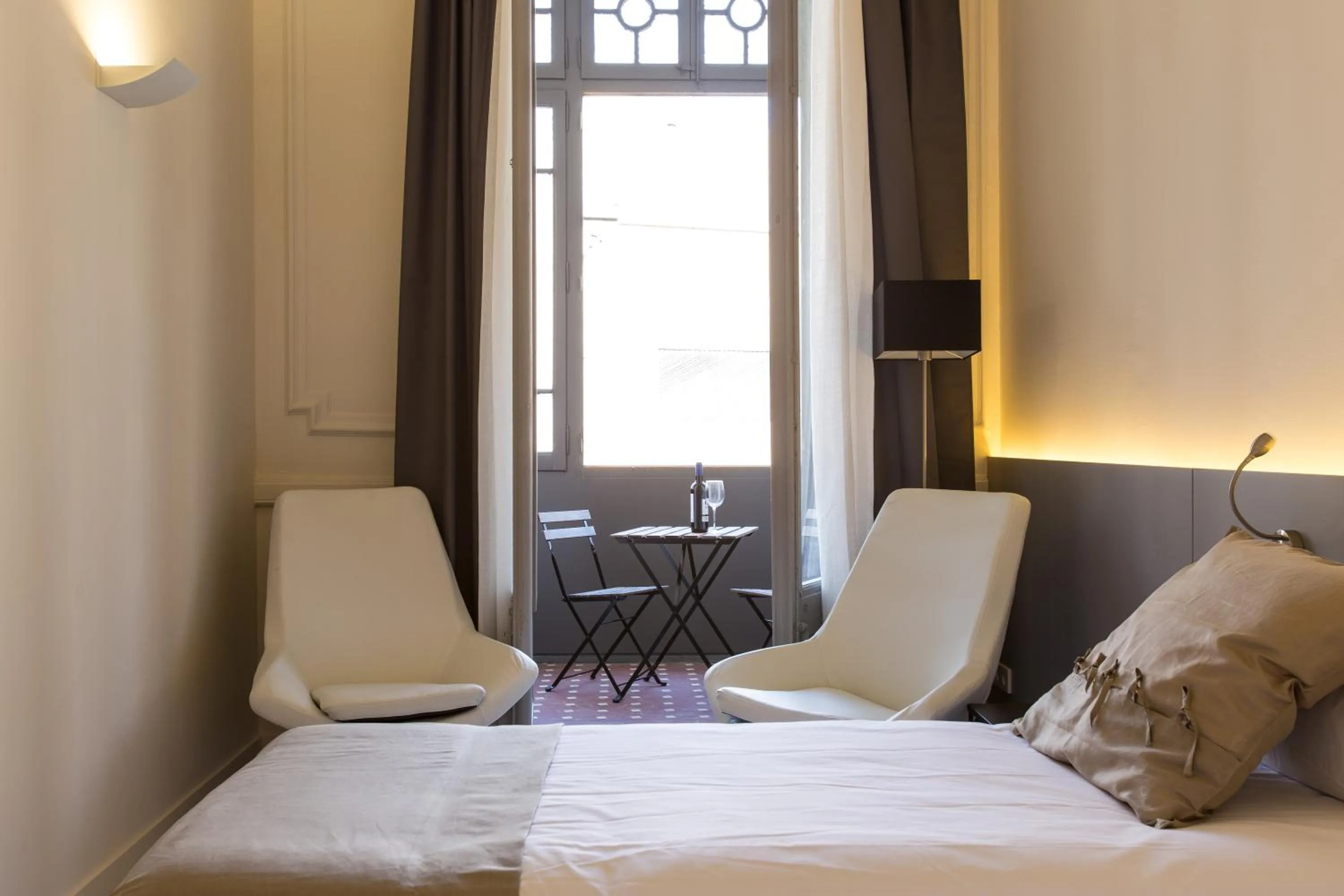 Photo of the whole room, Bed in Izaila Plaza Catalunya