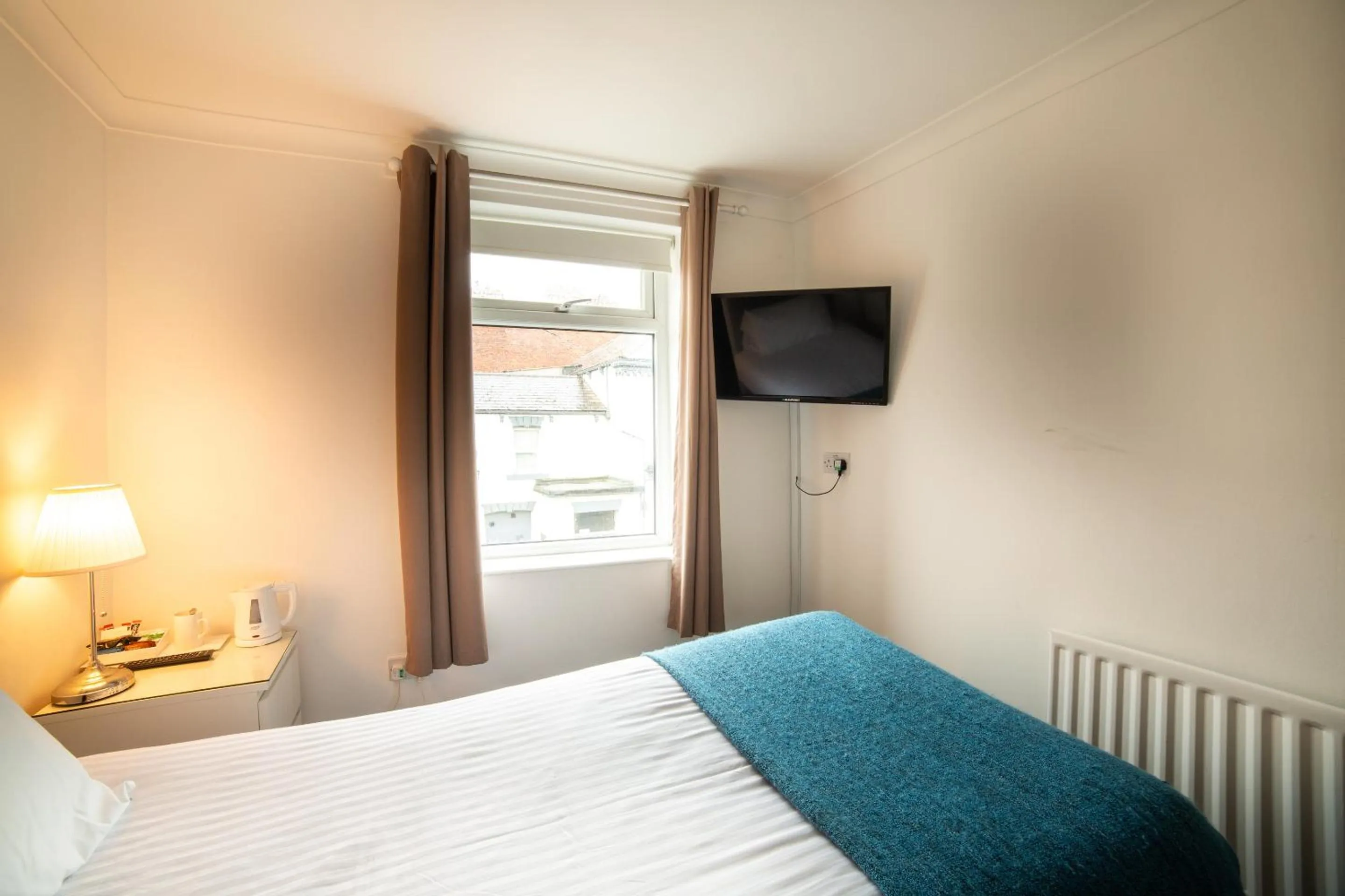 Bedroom, Bed in The Douglas Hotel