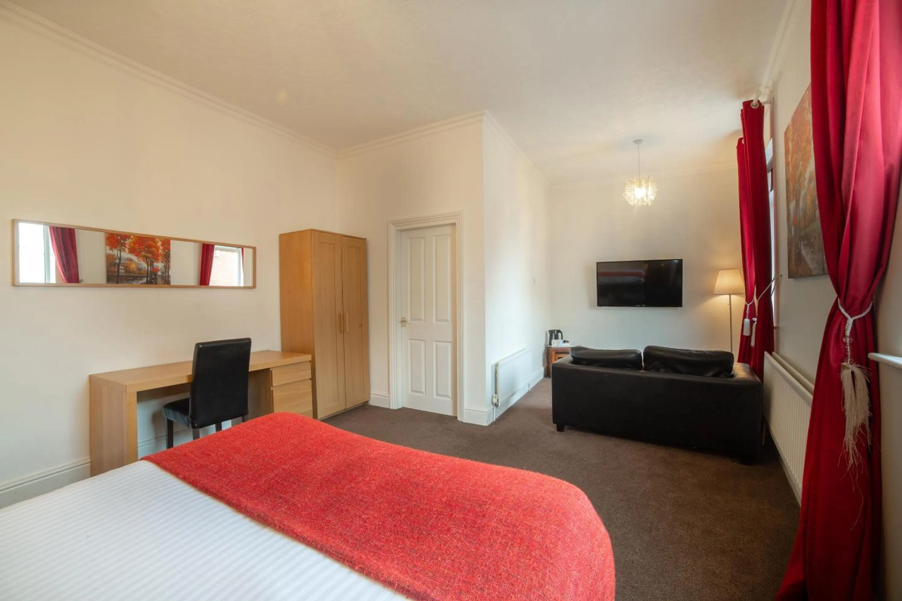 Bedroom, Bed in The Douglas Hotel