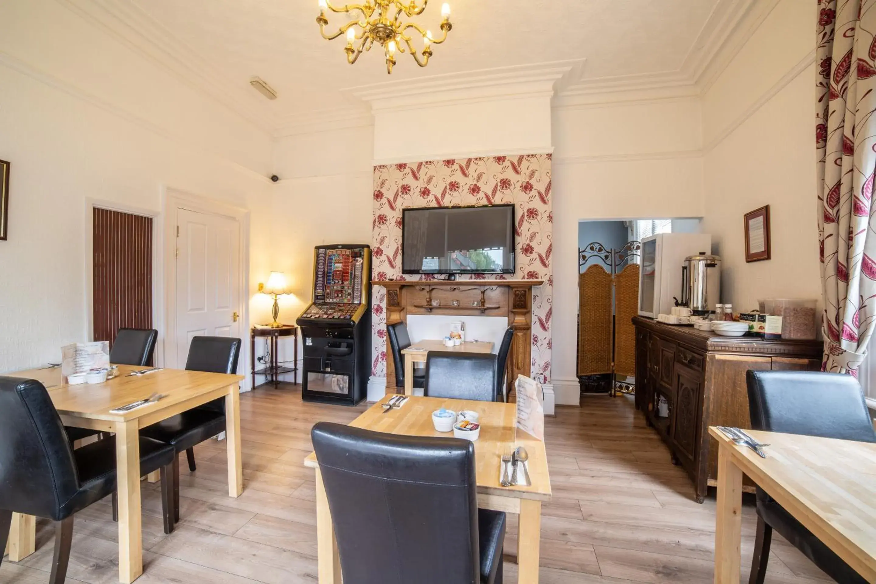 Restaurant/places to eat in The Douglas Hotel Restaurant/places to eat in The Douglas Hotel