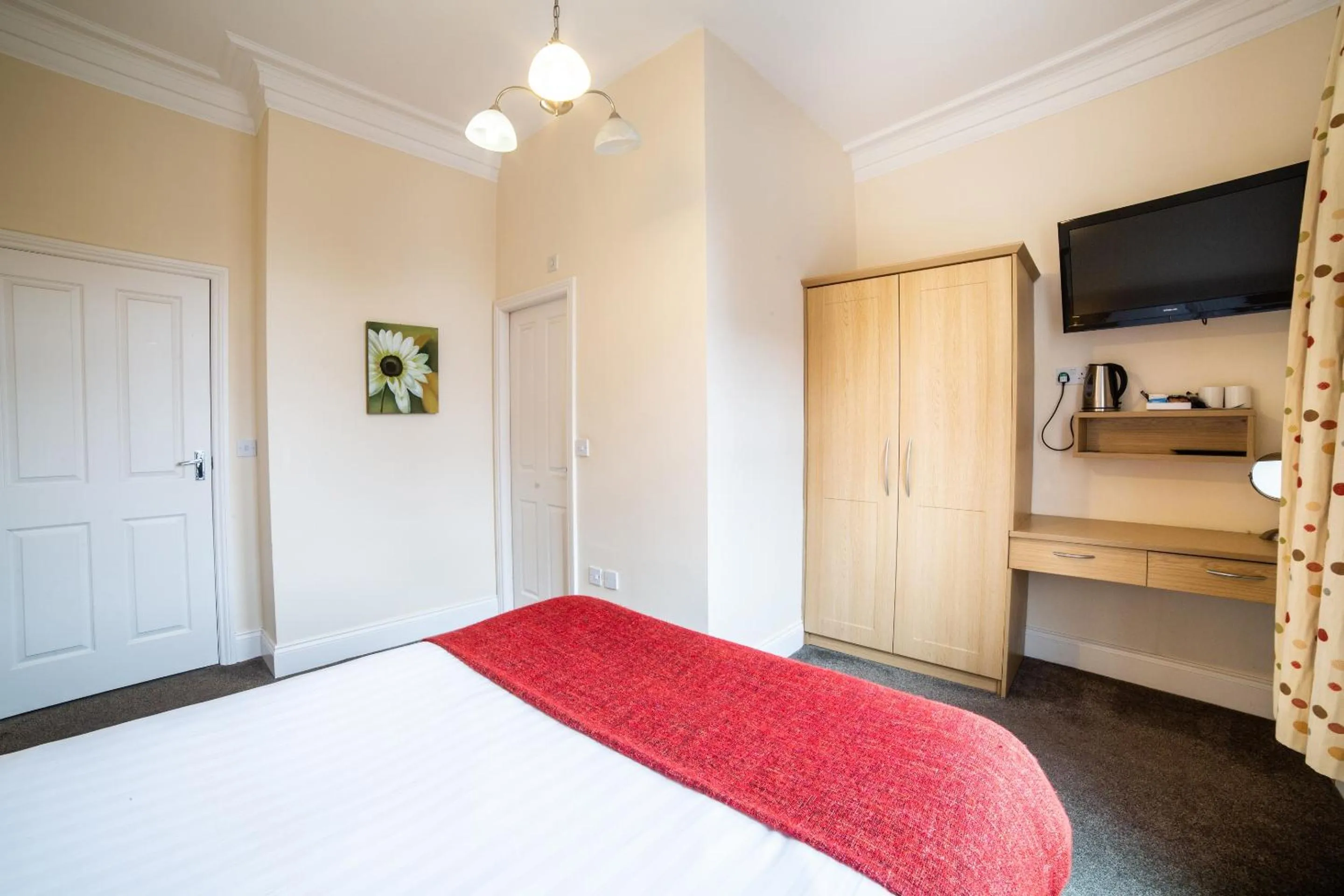 Bedroom, Bed in The Douglas Hotel