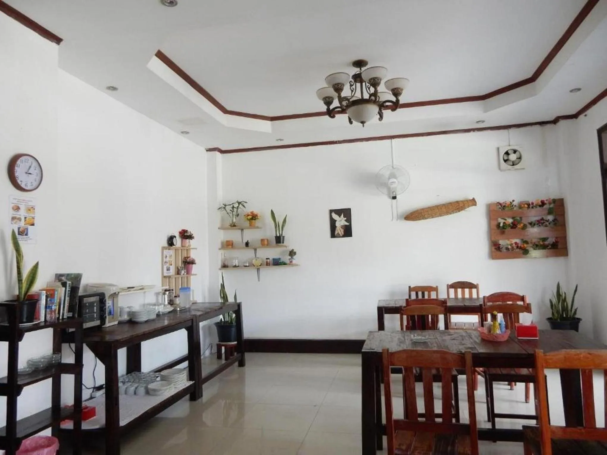 Dining area in DokPhut Guesthouse