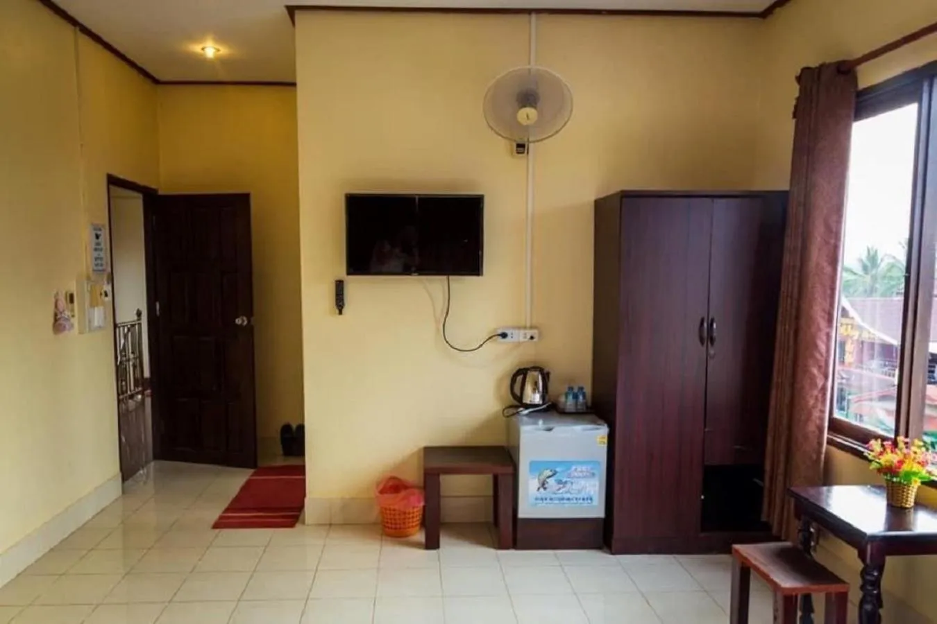 Area and facilities in DokPhut Guesthouse