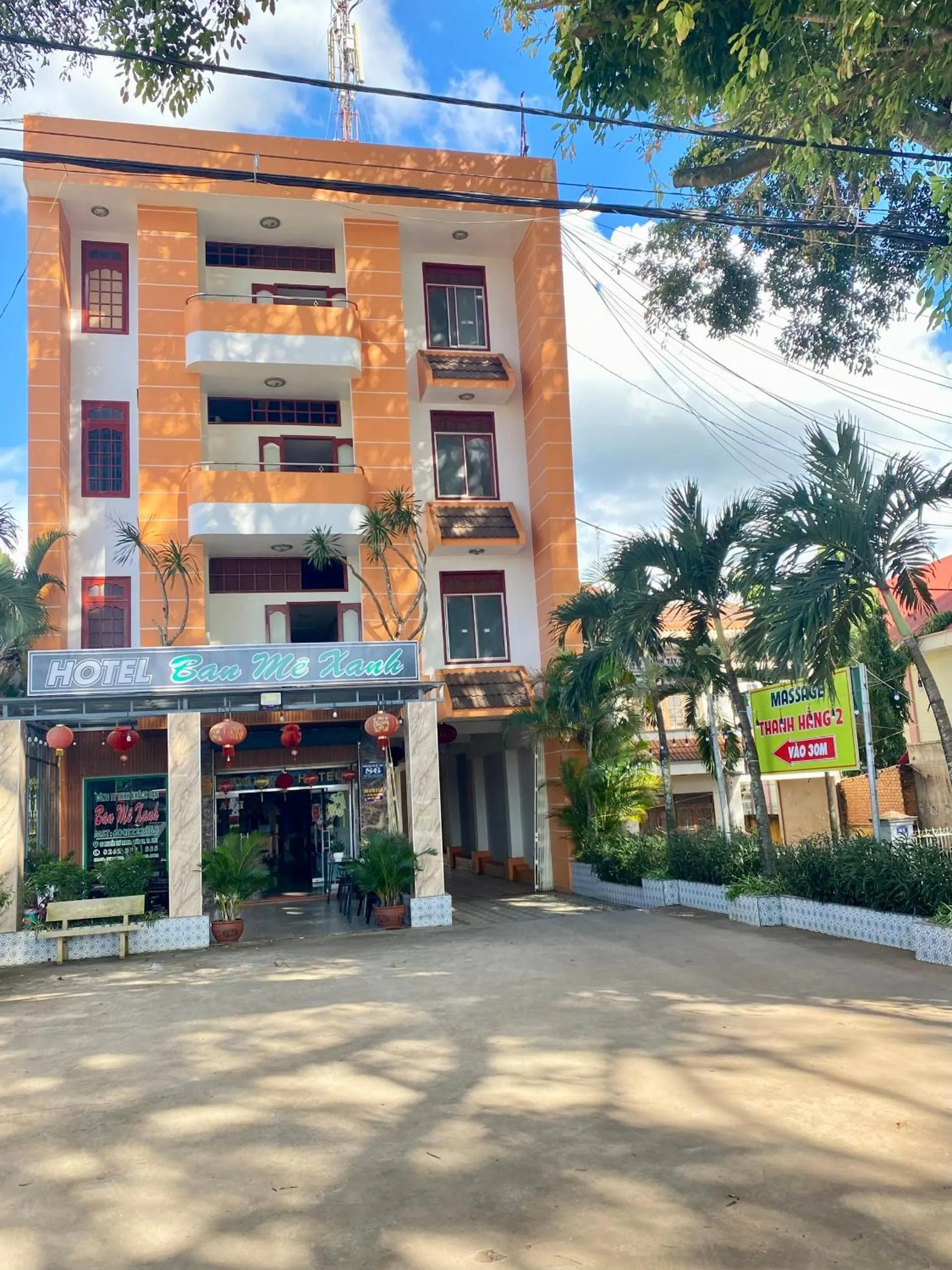 Garden in Khách sạn Ban Mê Xanh (Ban Me Xanh Hotel)