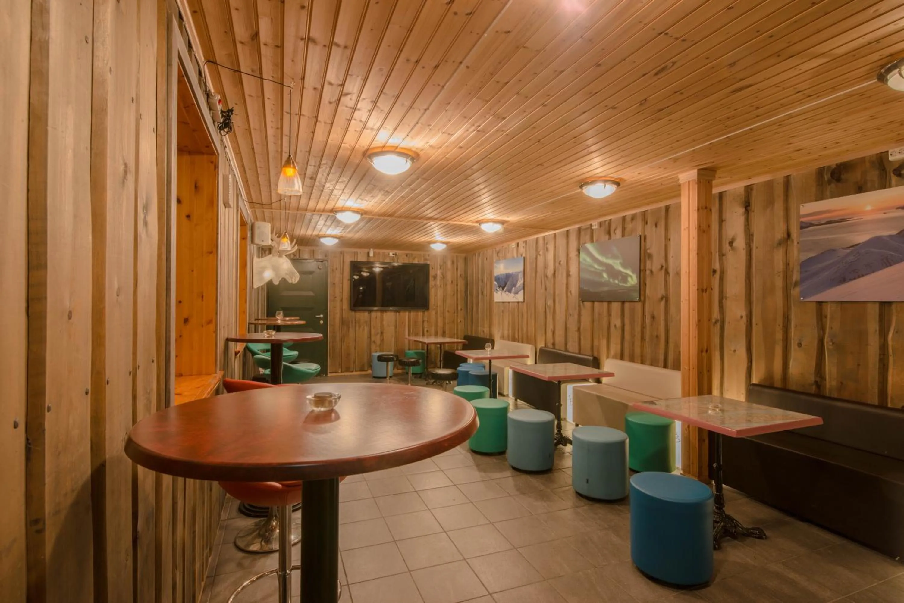 Billiard in Lyngseidet Gjestegård AS