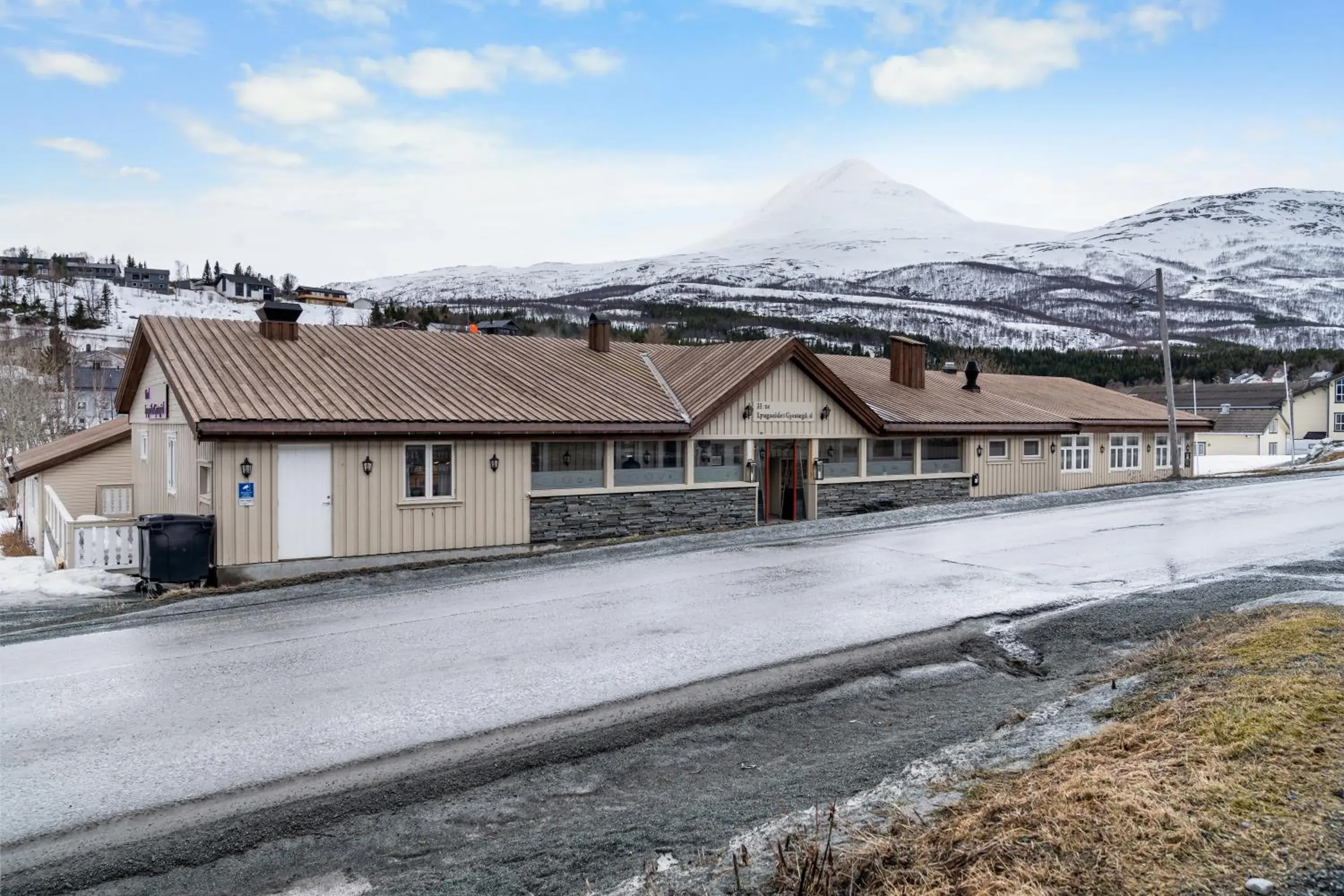 Lyngseidet Gjestegård AS Lyngseidet Gjestegård AS