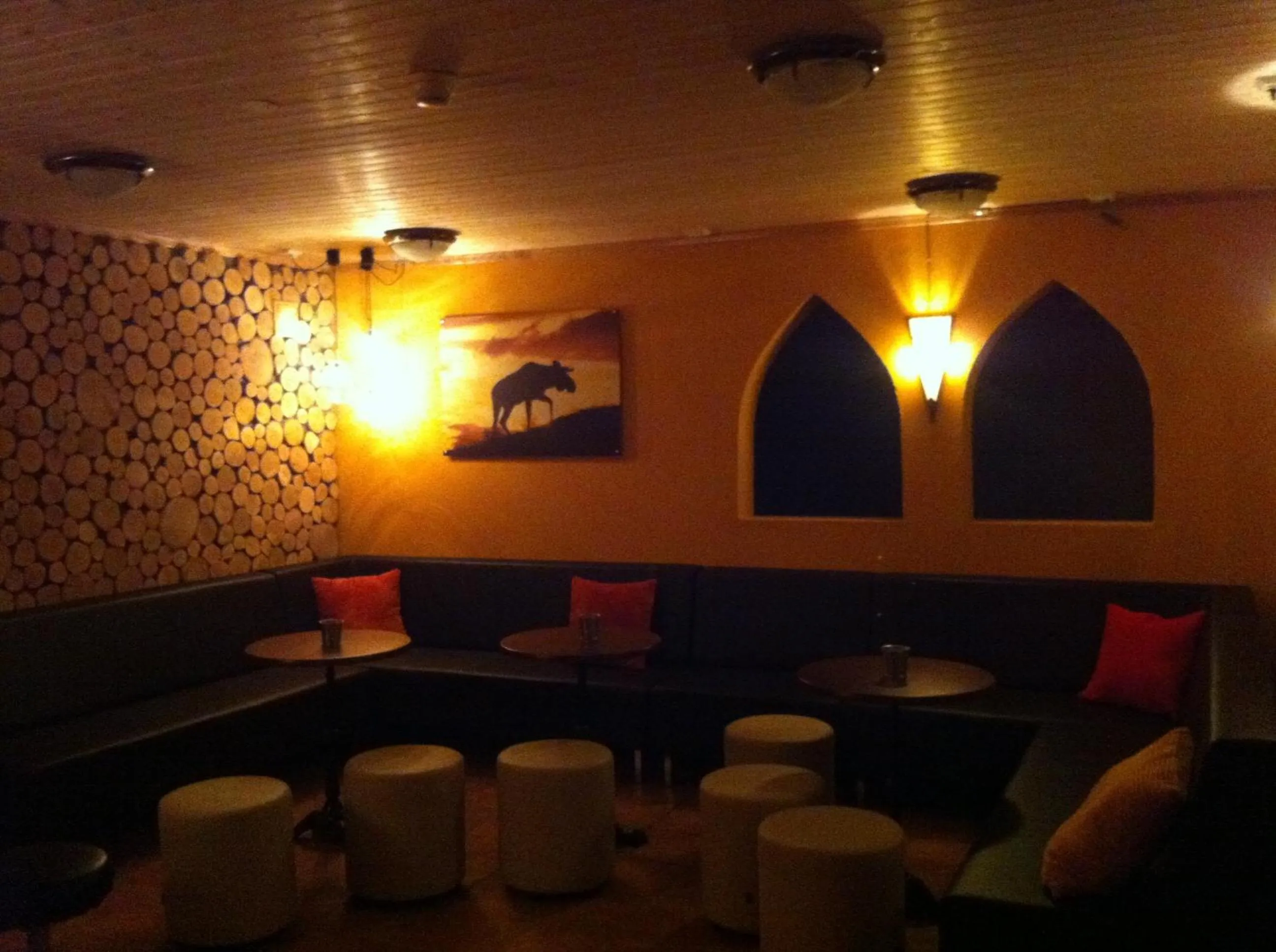 Lounge or bar in Lyngseidet Gjestegård AS