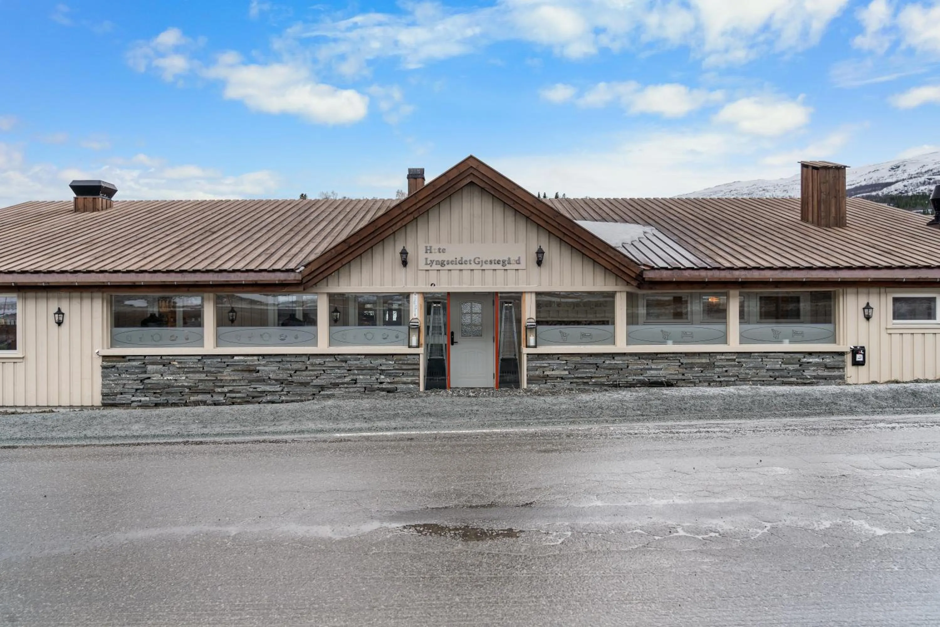 Lyngseidet Gjestegård AS