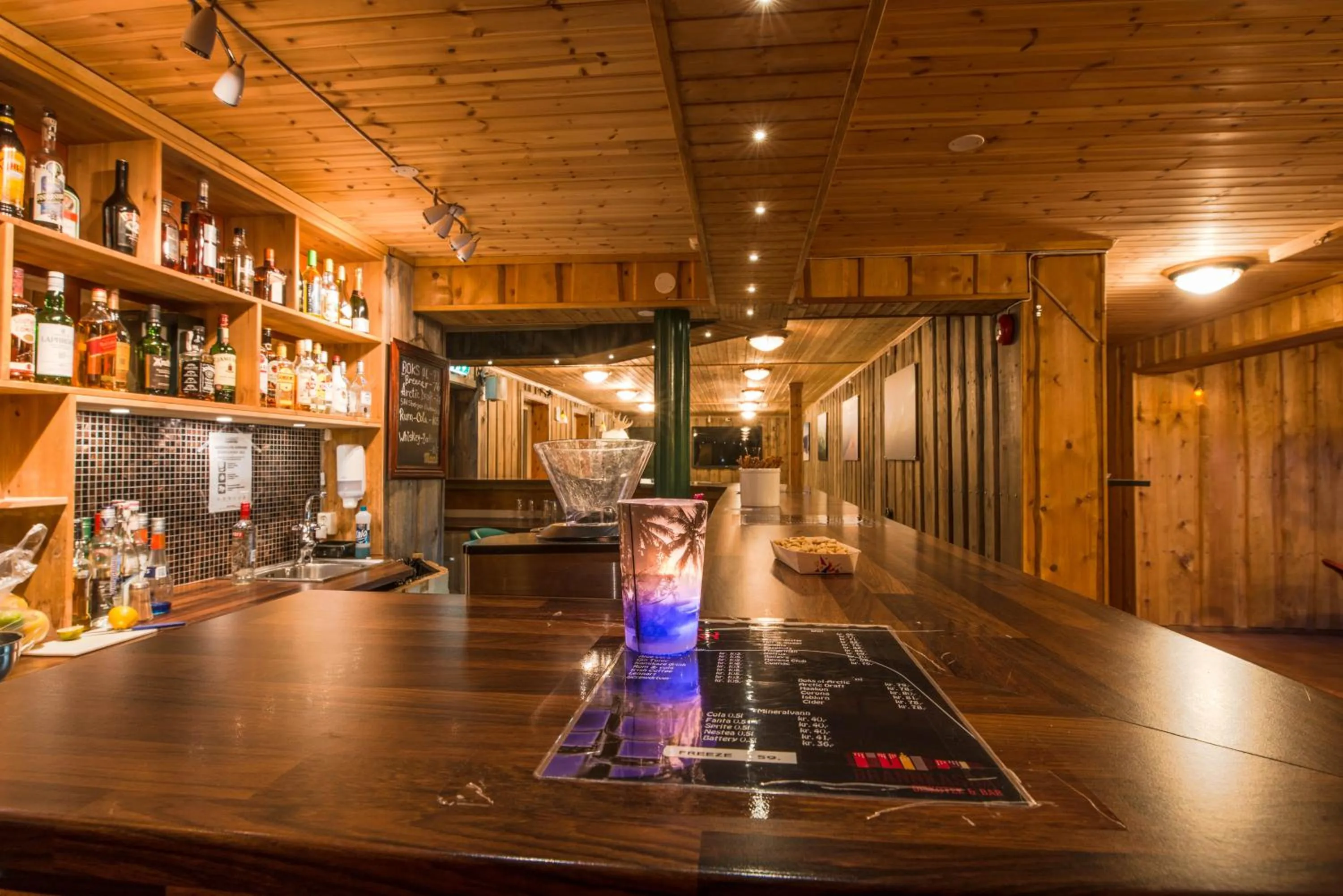 Billiard in Lyngseidet Gjestegård AS