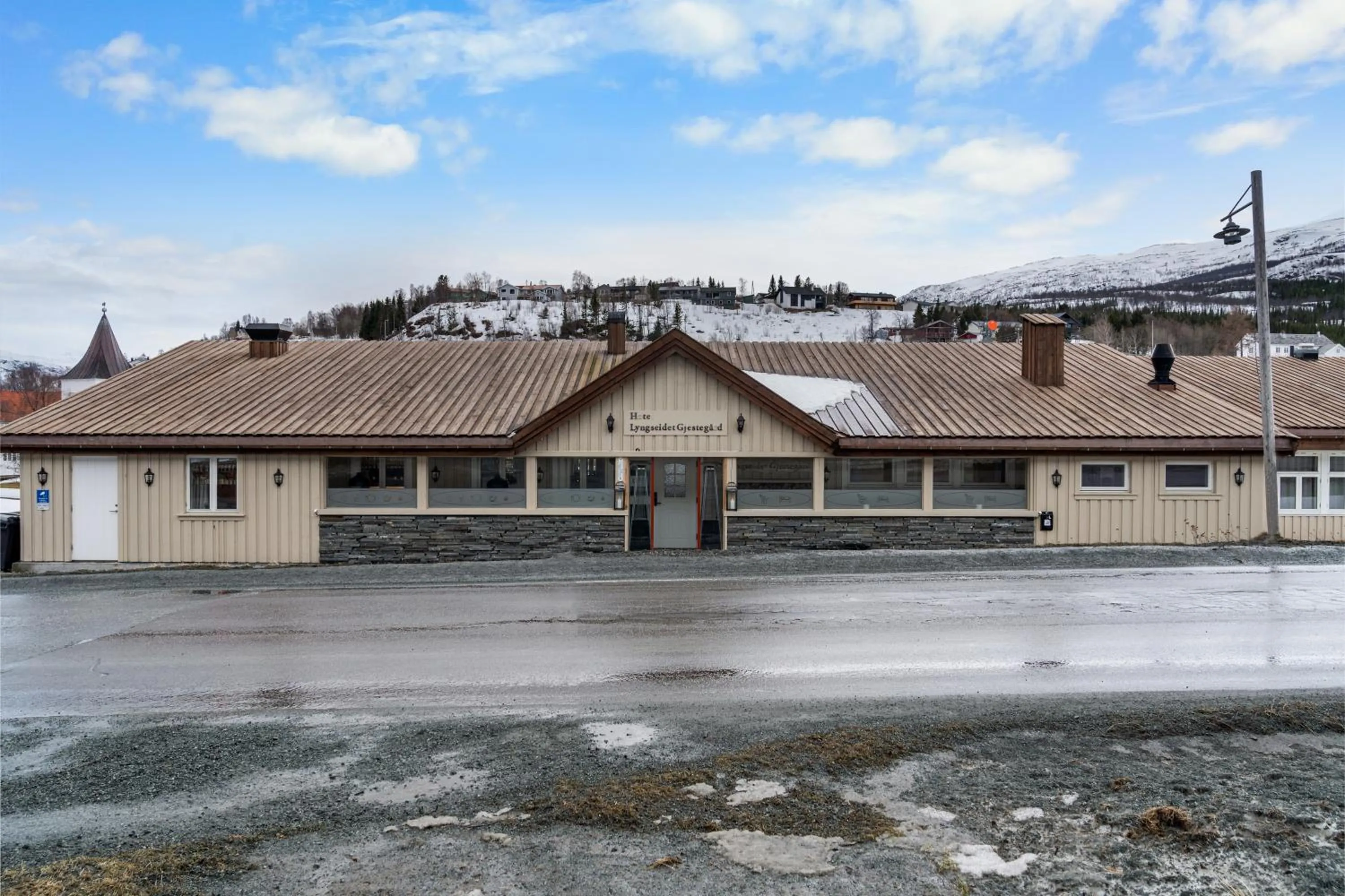 Lyngseidet Gjestegård AS