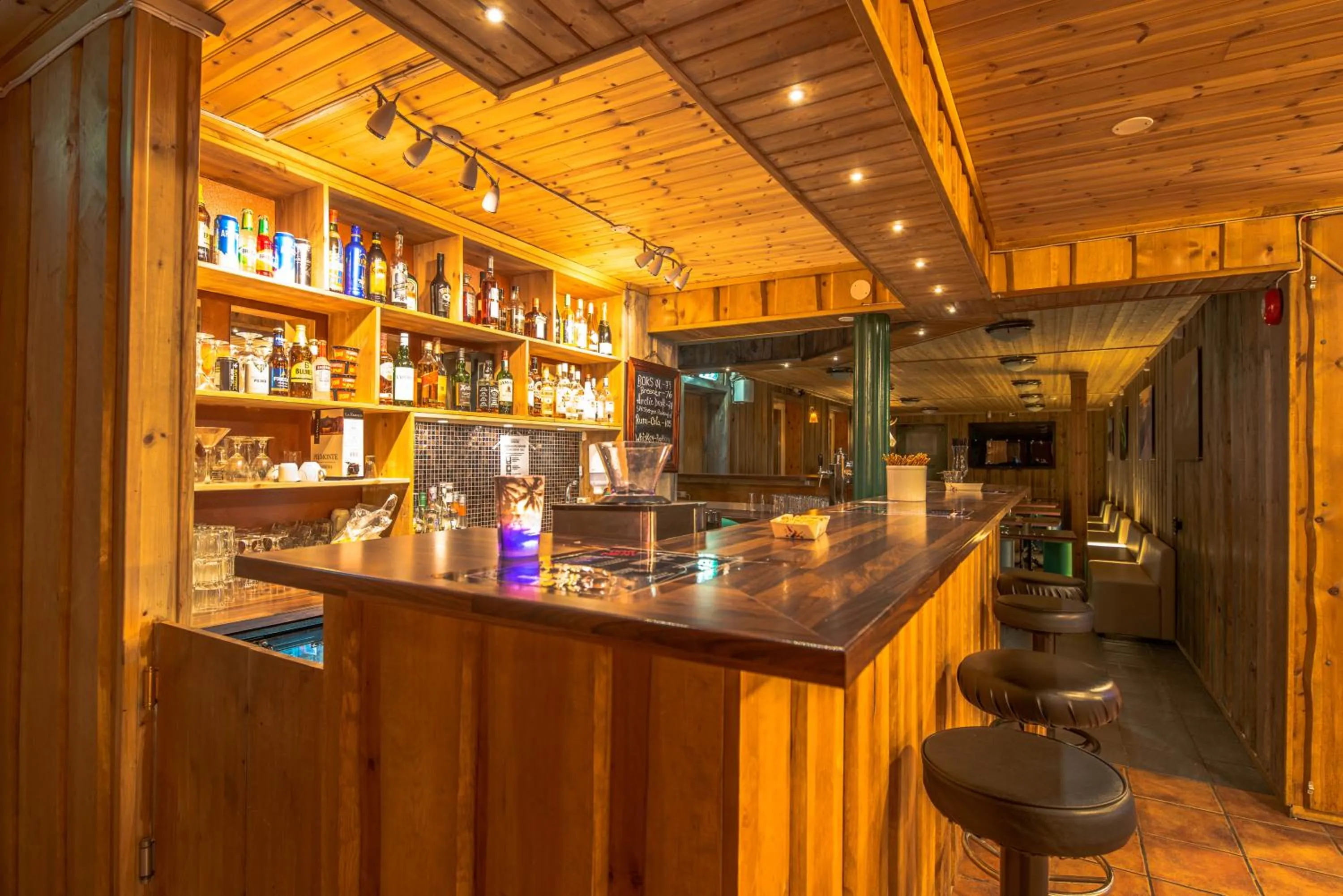 Evening entertainment in Lyngseidet Gjestegård AS