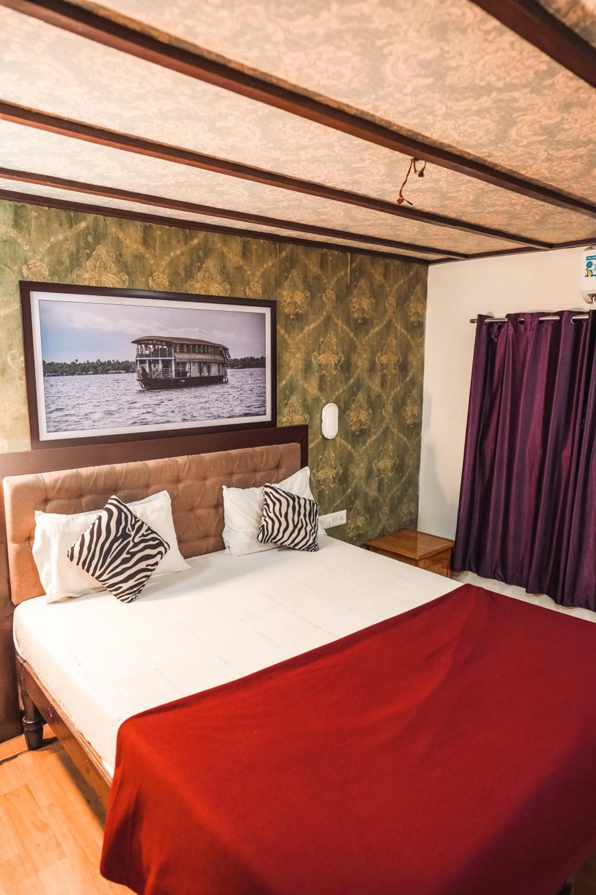 Bed in Venice Premium Houseboats Alleppey