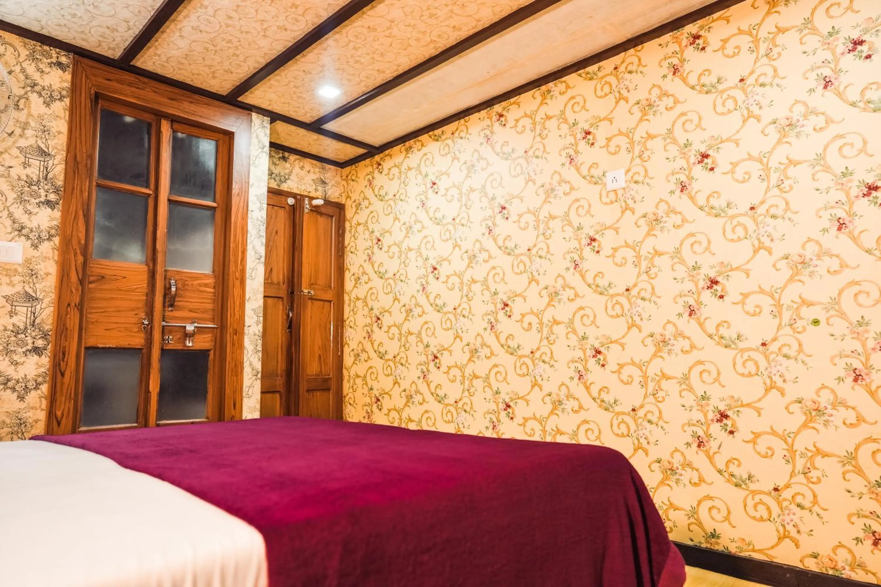 View (from property/room), Bed in Venice Premium Houseboats Alleppey