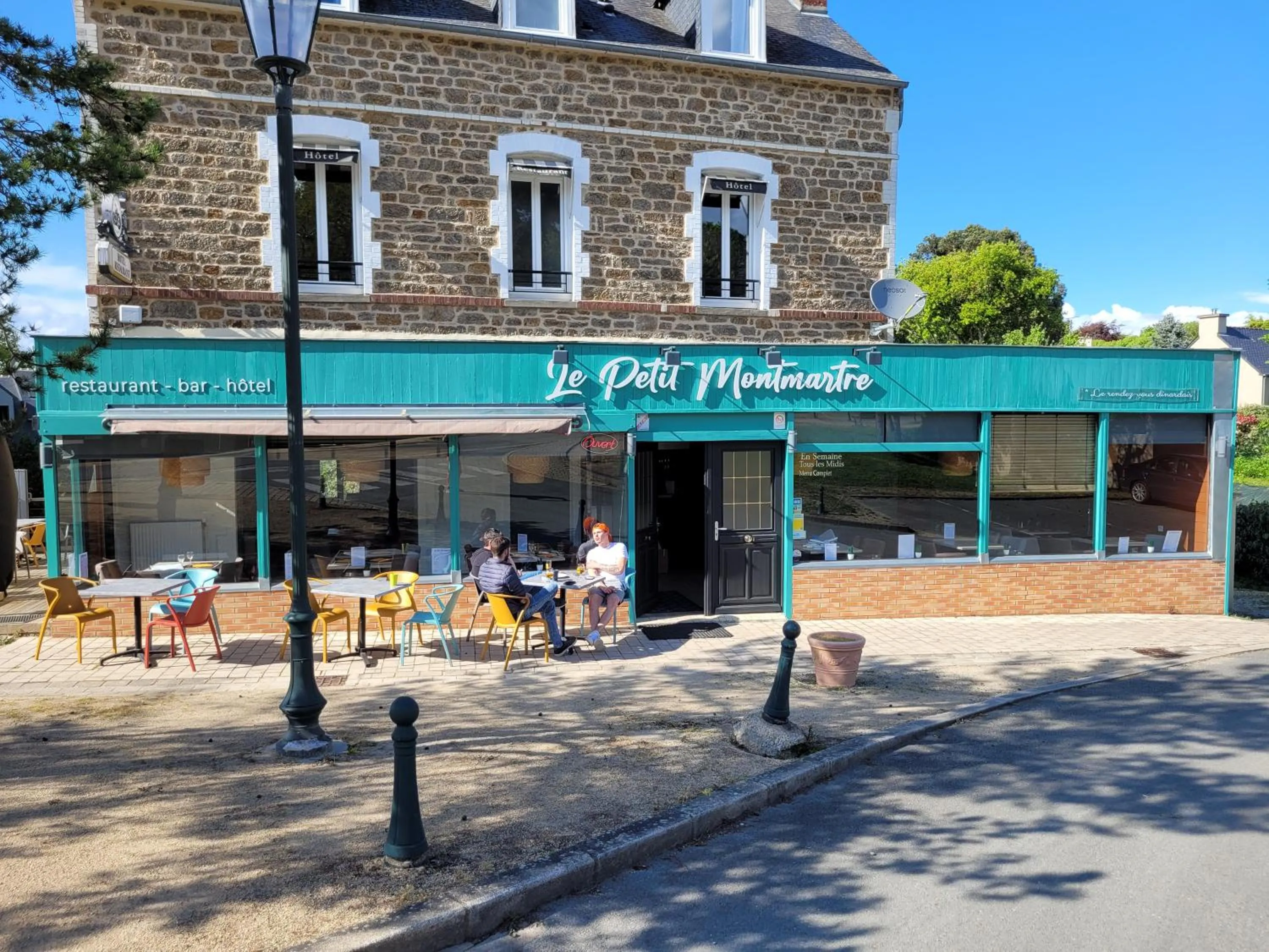 Property building in Le petit Montmartre