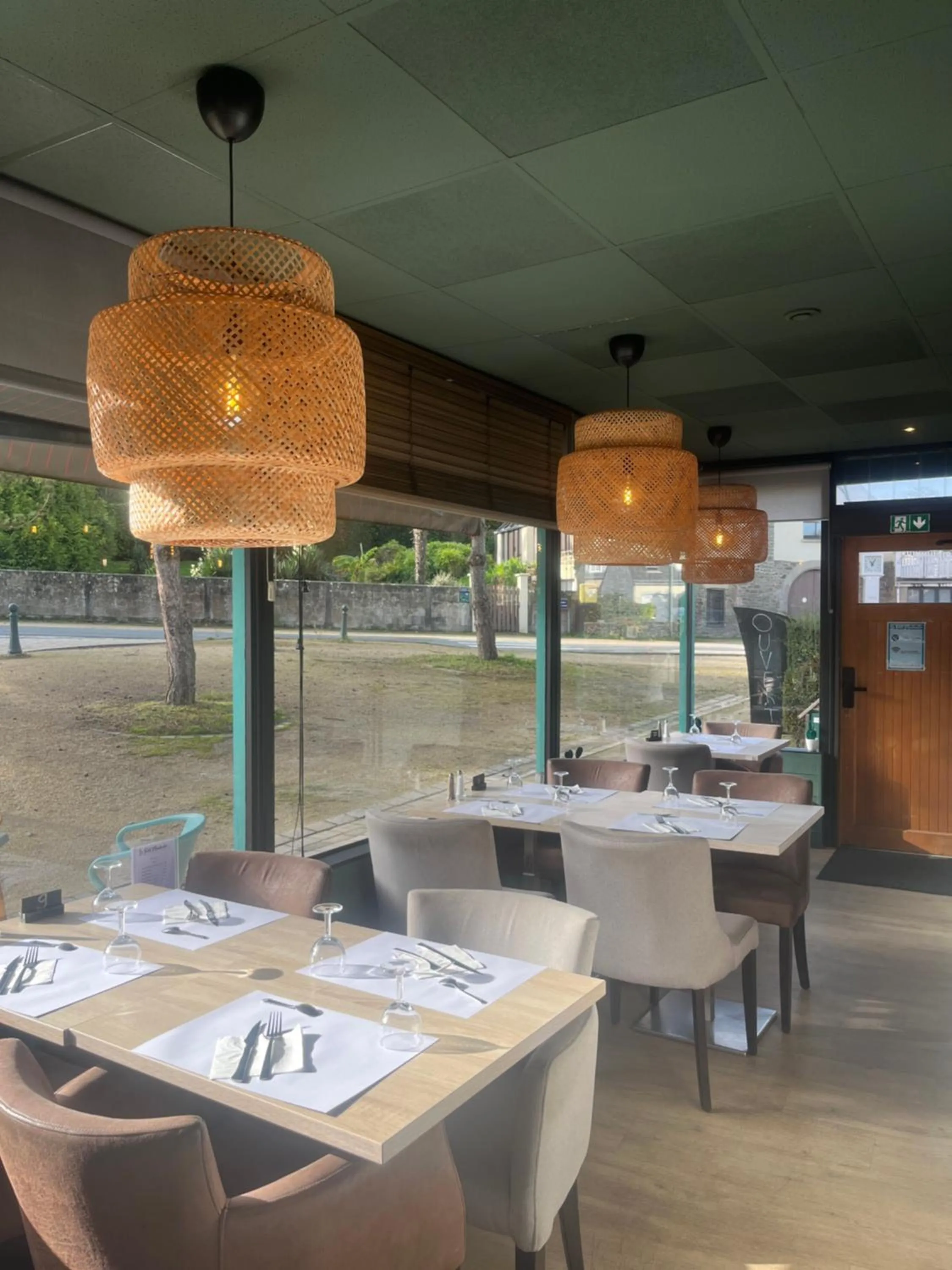 Restaurant/places to eat in Le petit Montmartre