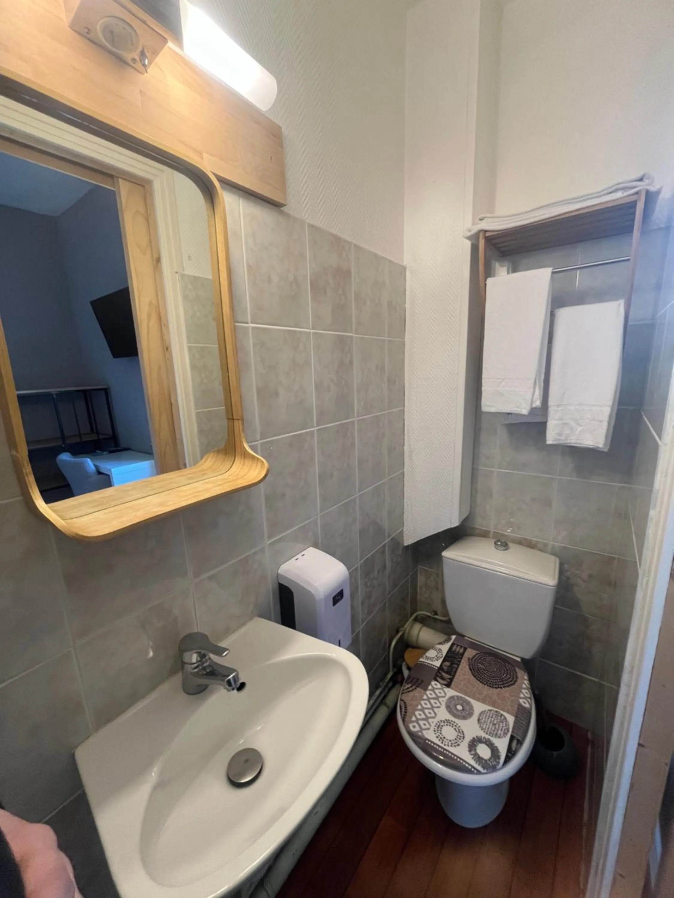 Toilet in Le petit Montmartre
