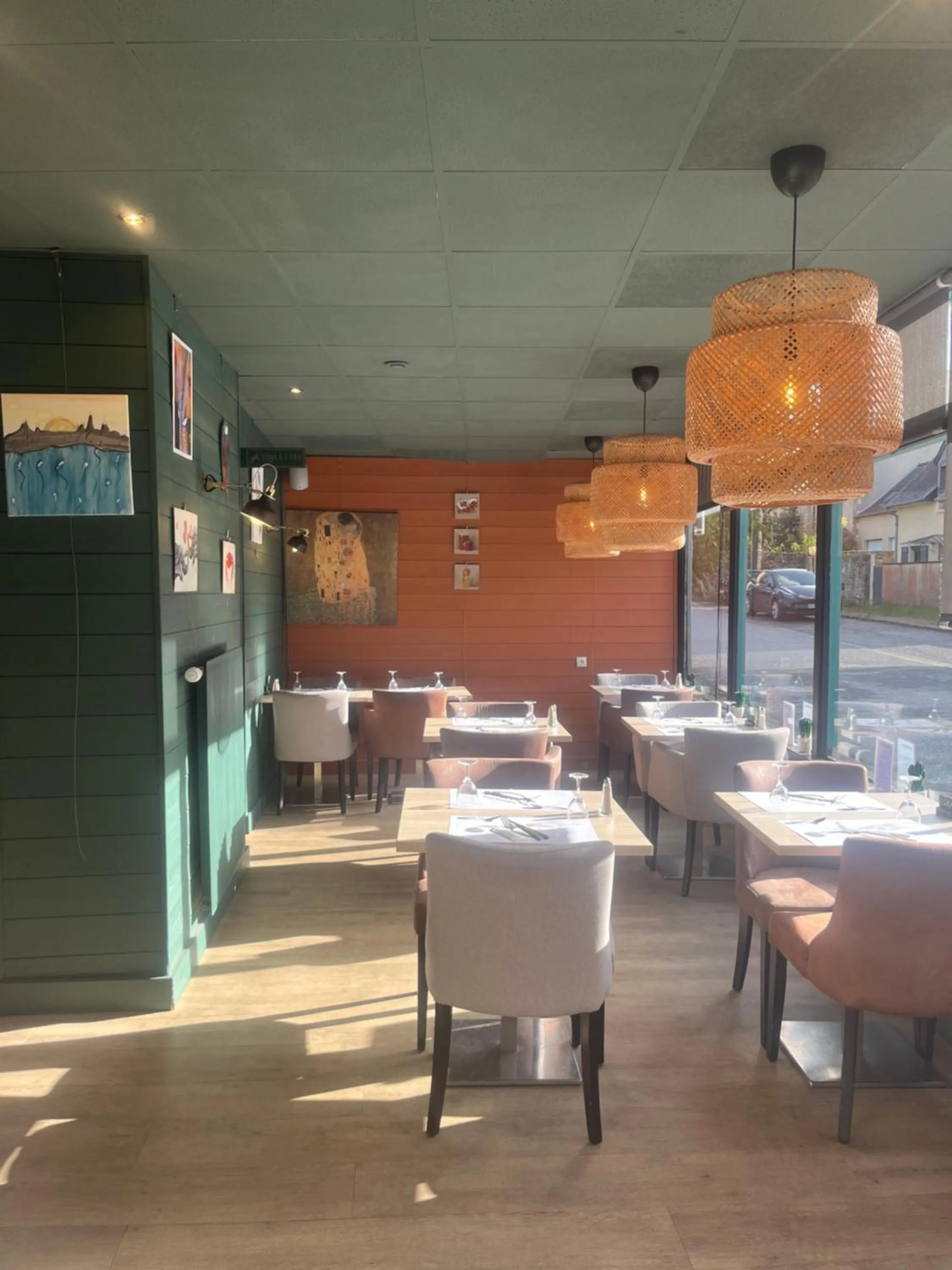 Restaurant/places to eat in Le petit Montmartre