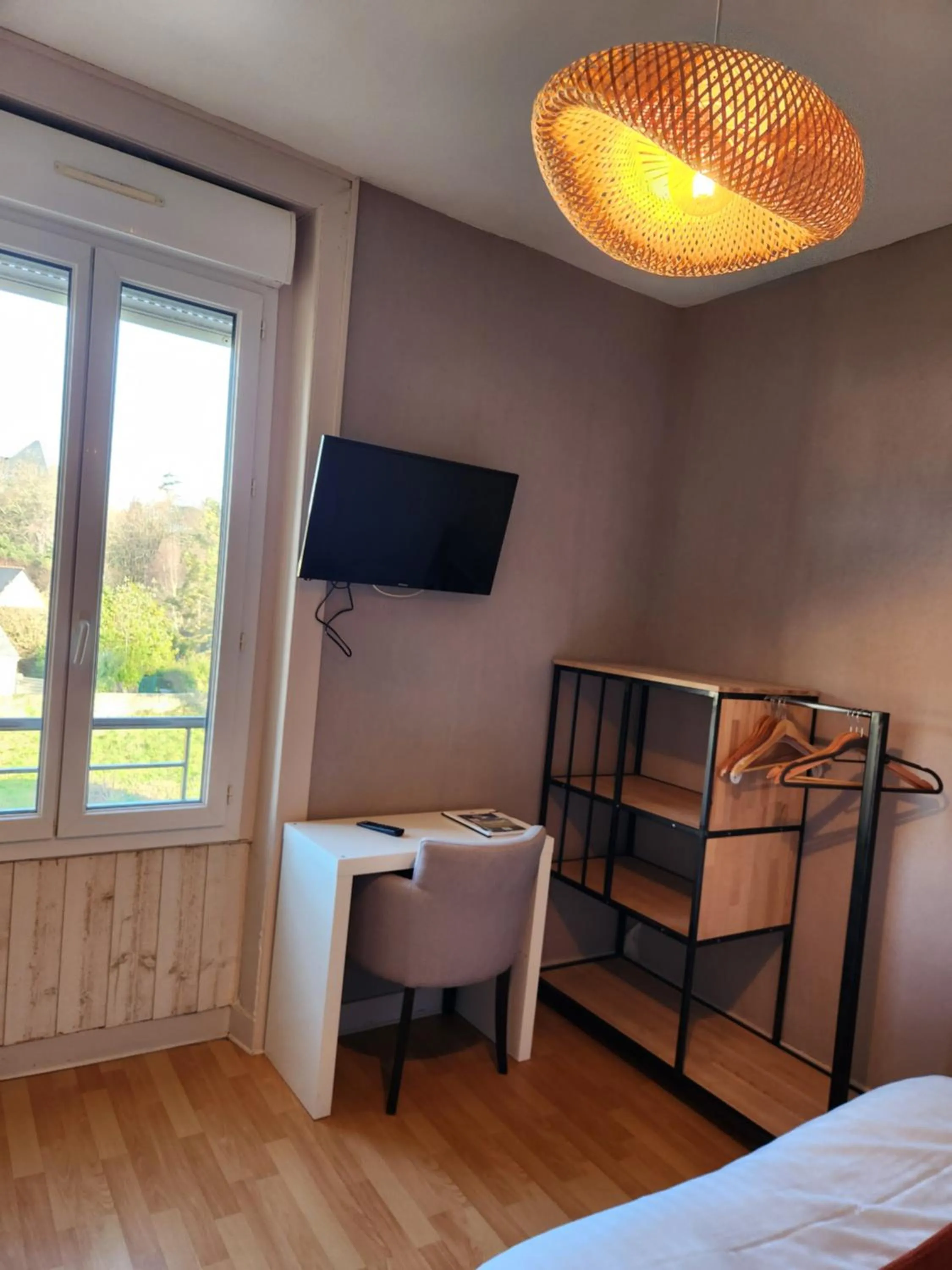 TV and multimedia, Bed in Le petit Montmartre