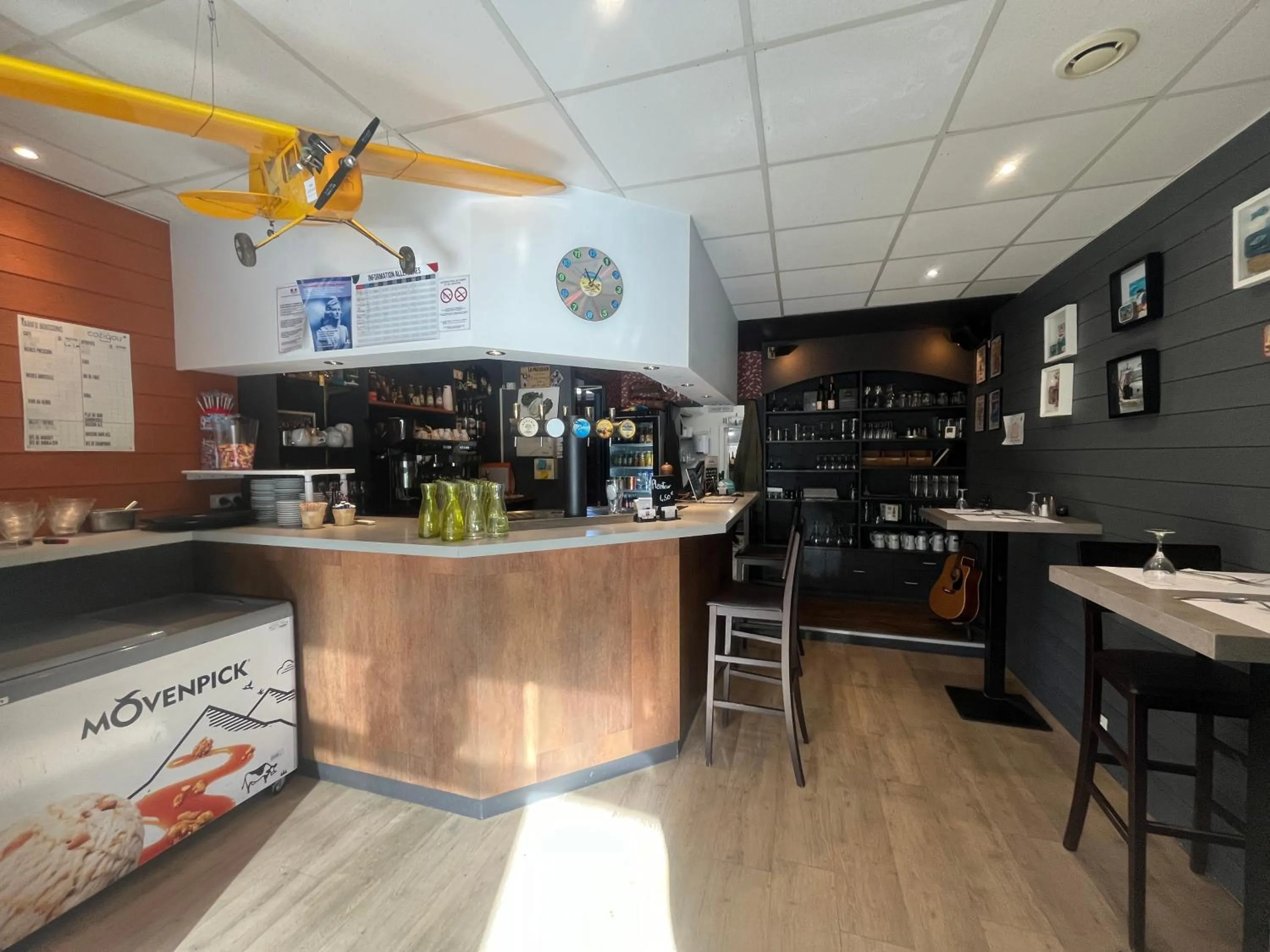 Lounge or bar in Le petit Montmartre