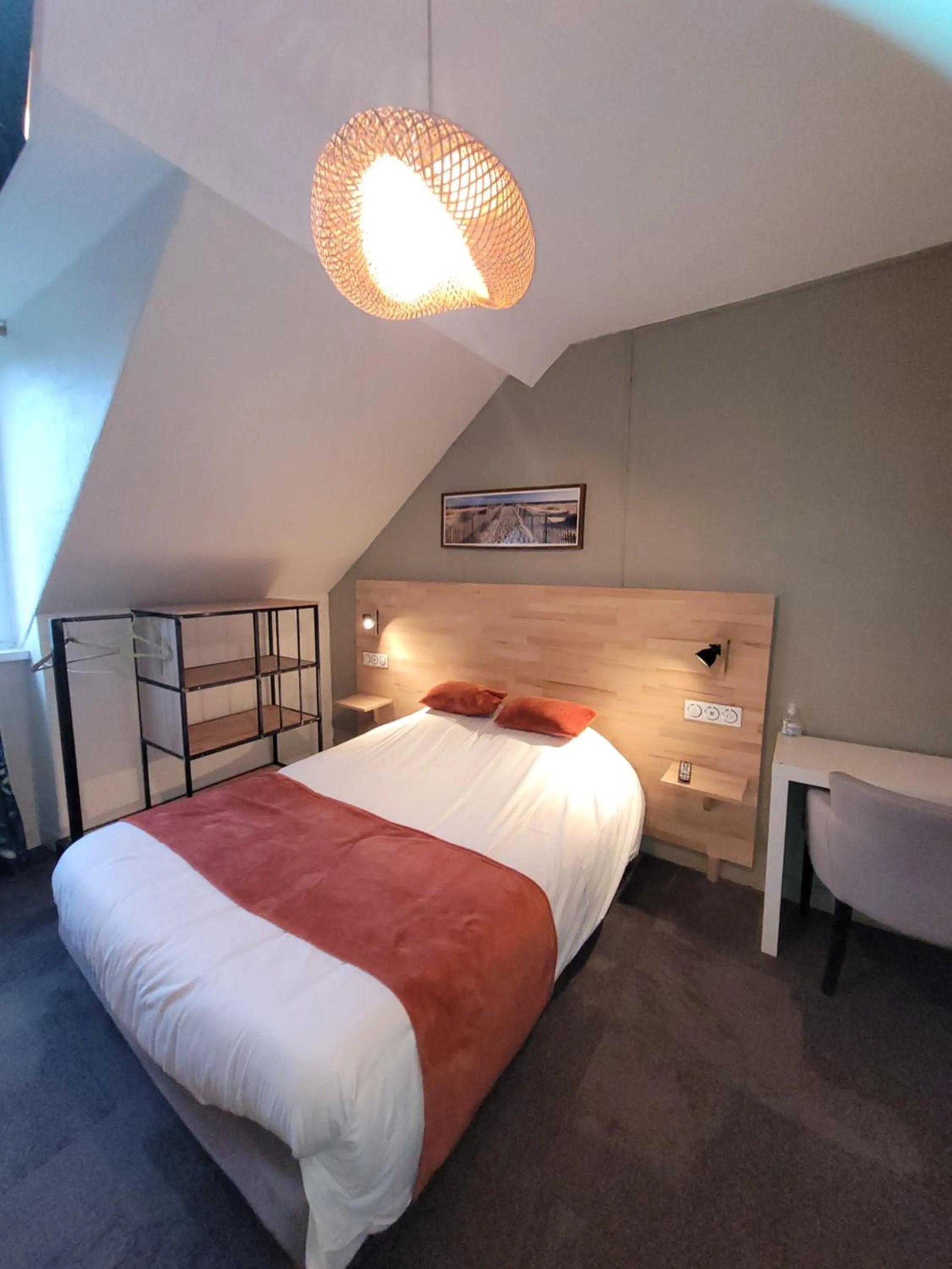 Bedroom, Bed in Le petit Montmartre