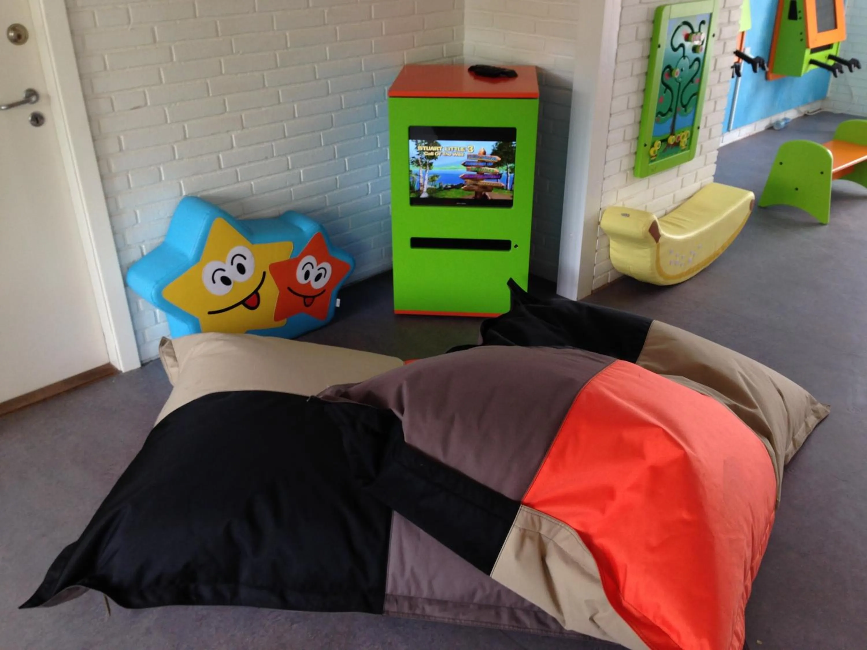 Children play ground, Bed in Jelling Family Camping & Cottages