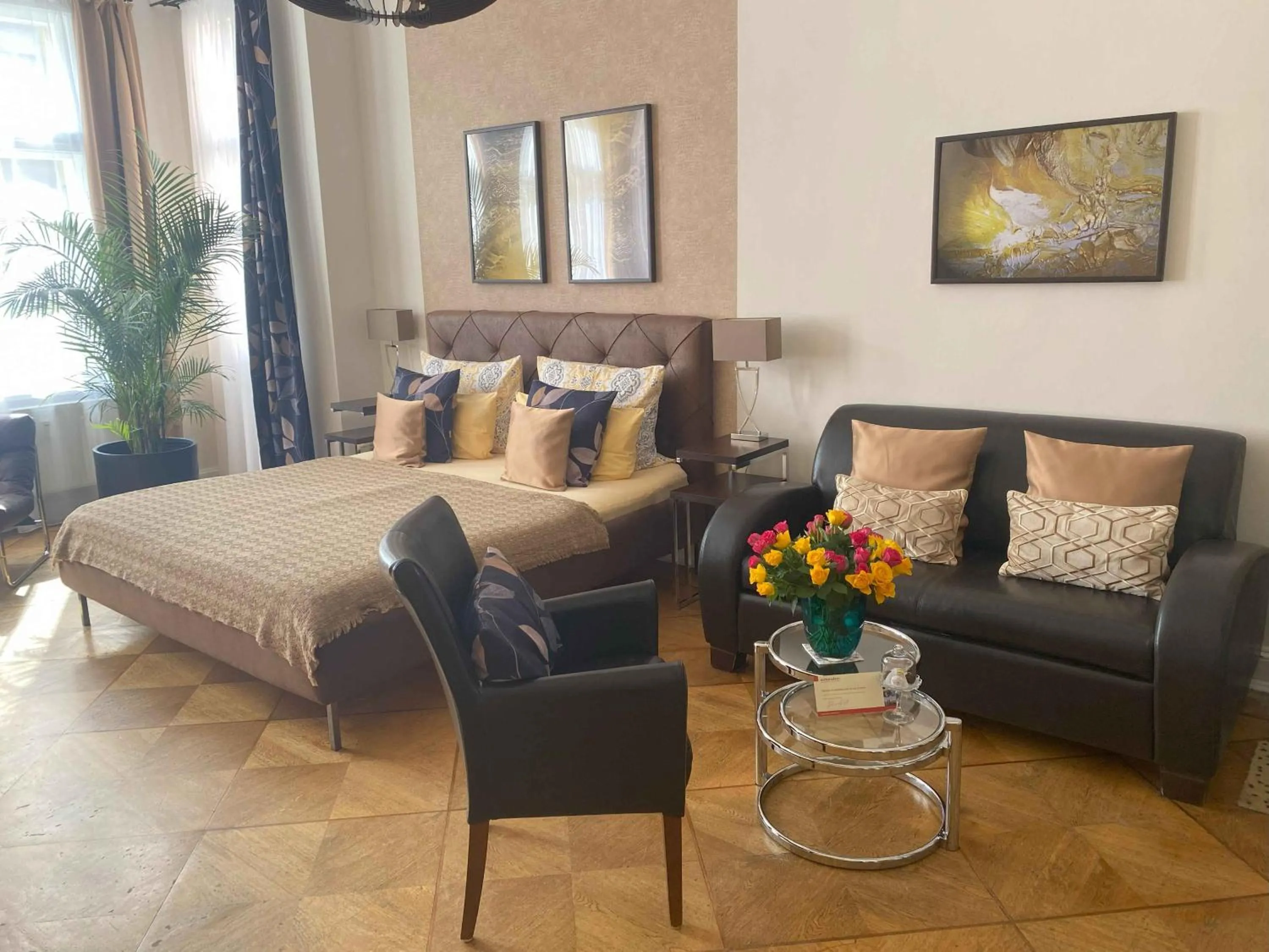 Photo of the whole room, Bed in Boutique Hotel Mittendrin Berlin