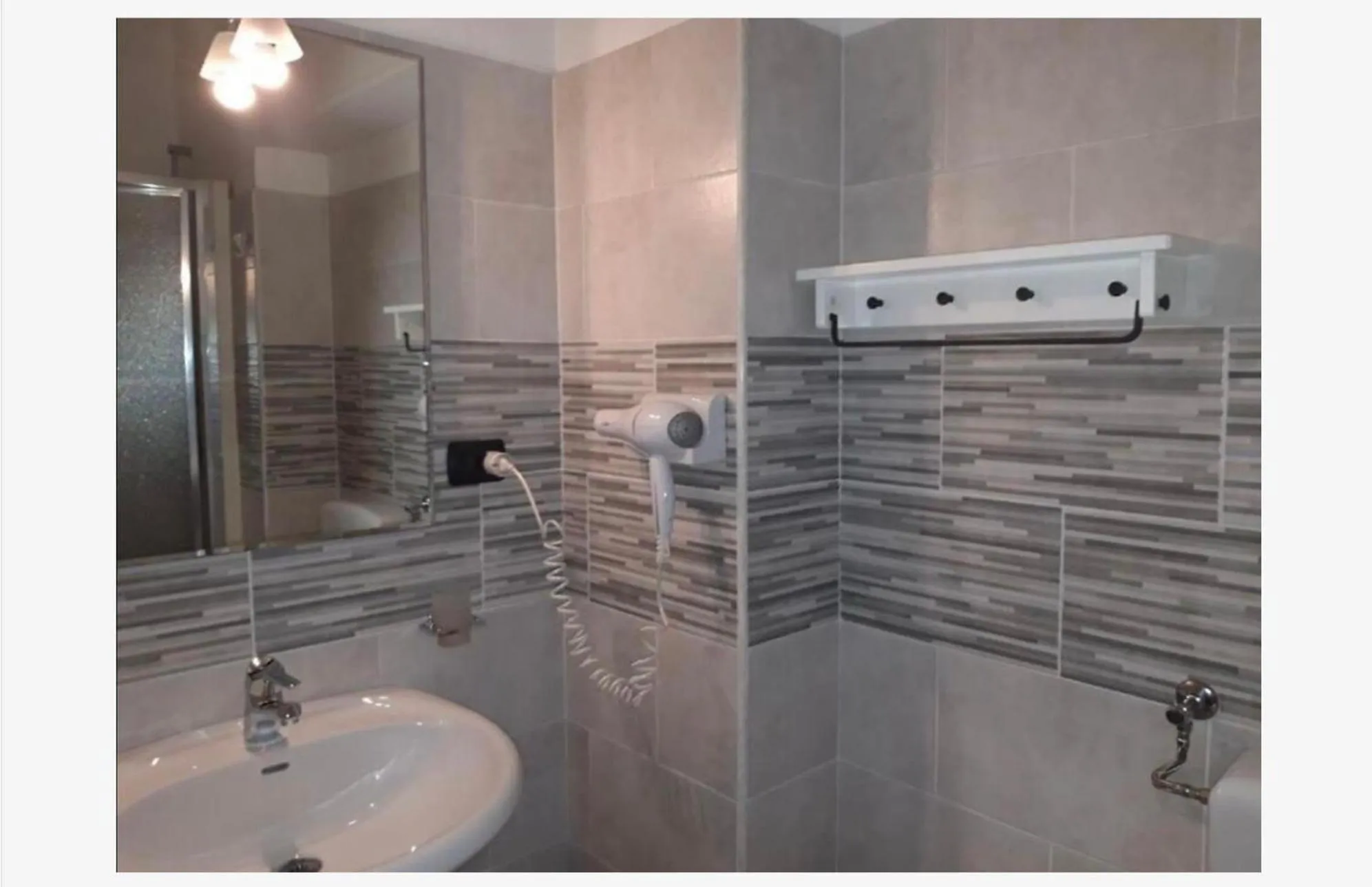 Shower in Sabrina Airport