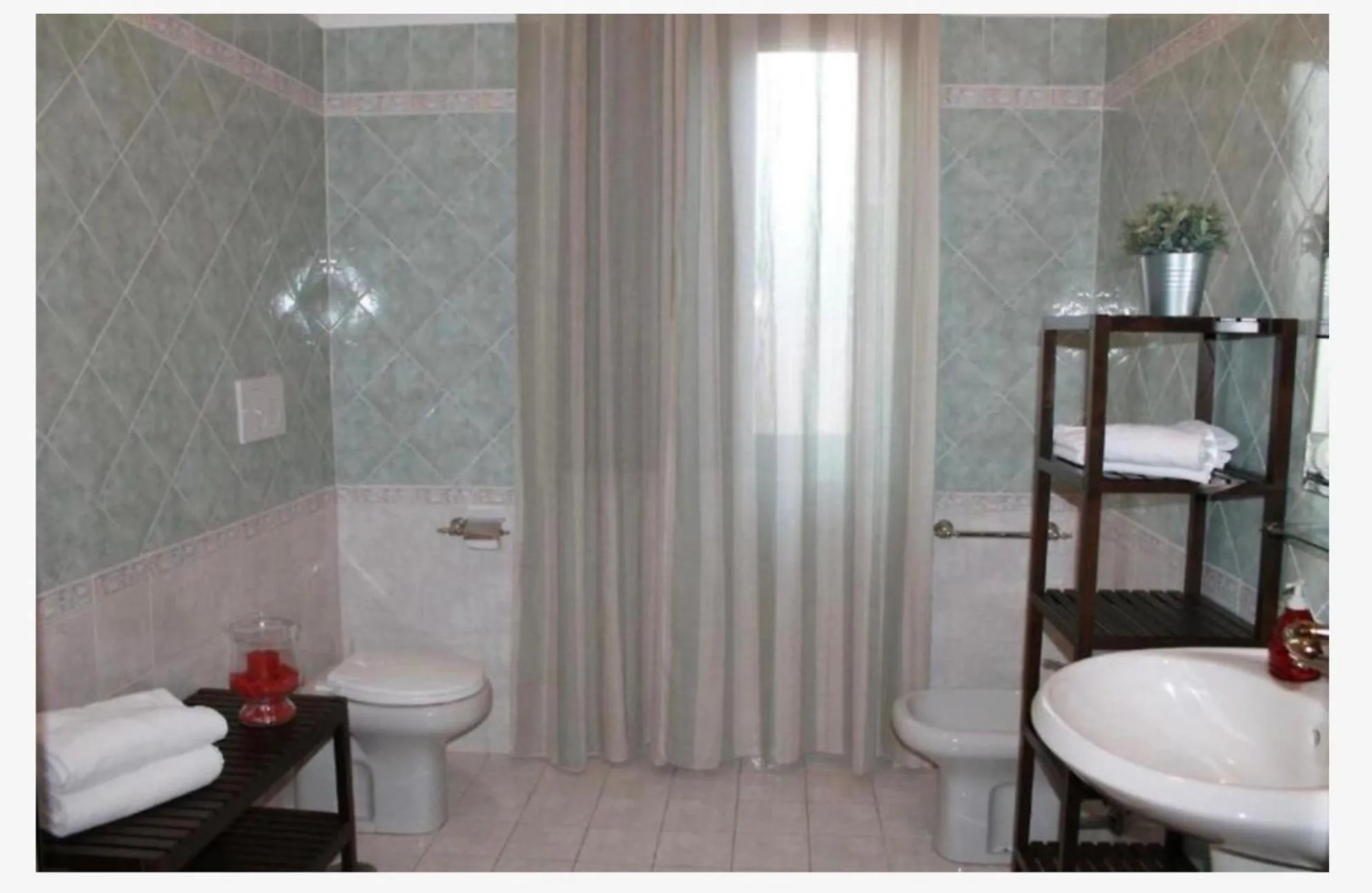 Shower in Sabrina Airport