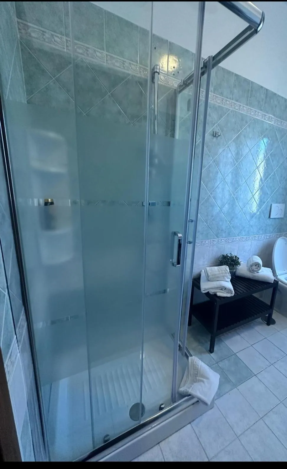 Shower in Sabrina Airport