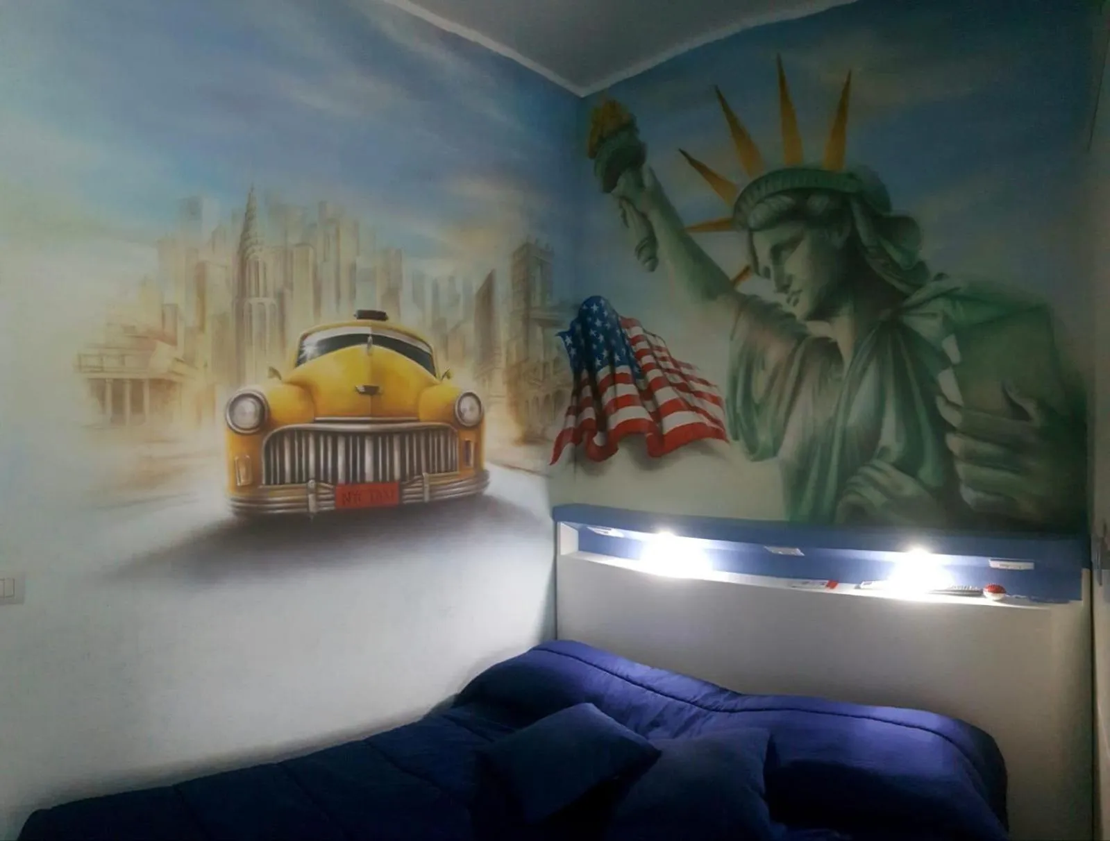 Decorative detail, Bed in Il Mondo B&B